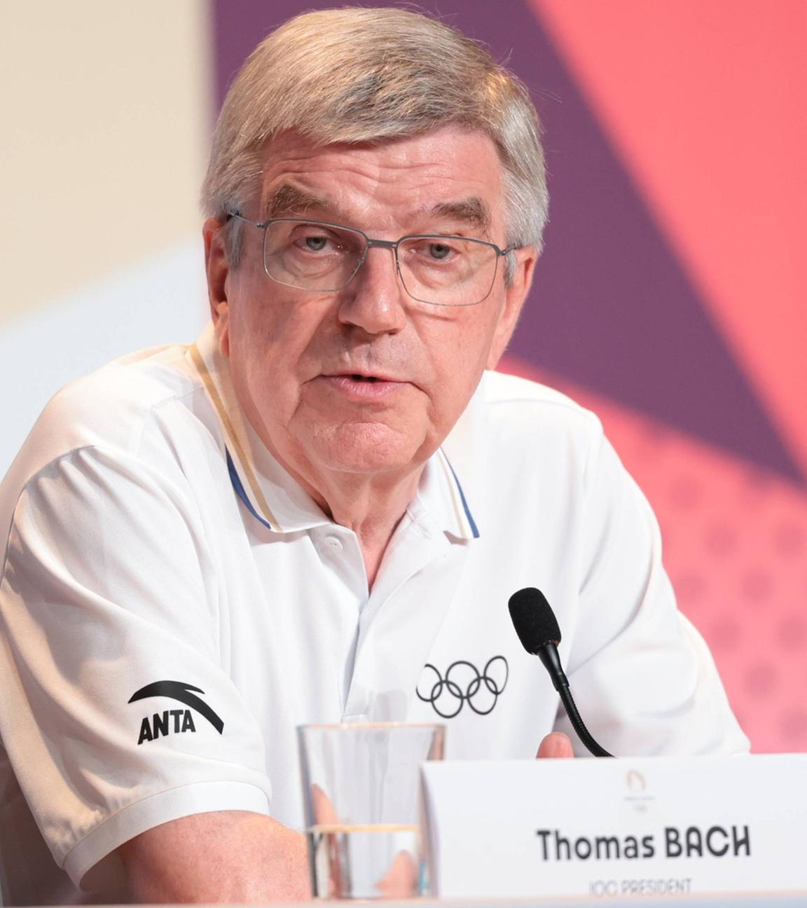Der Präsident des Internationalen Olympischen Komitees, Thomas Bach nimmt an der regulären Pressekonferenz teil.