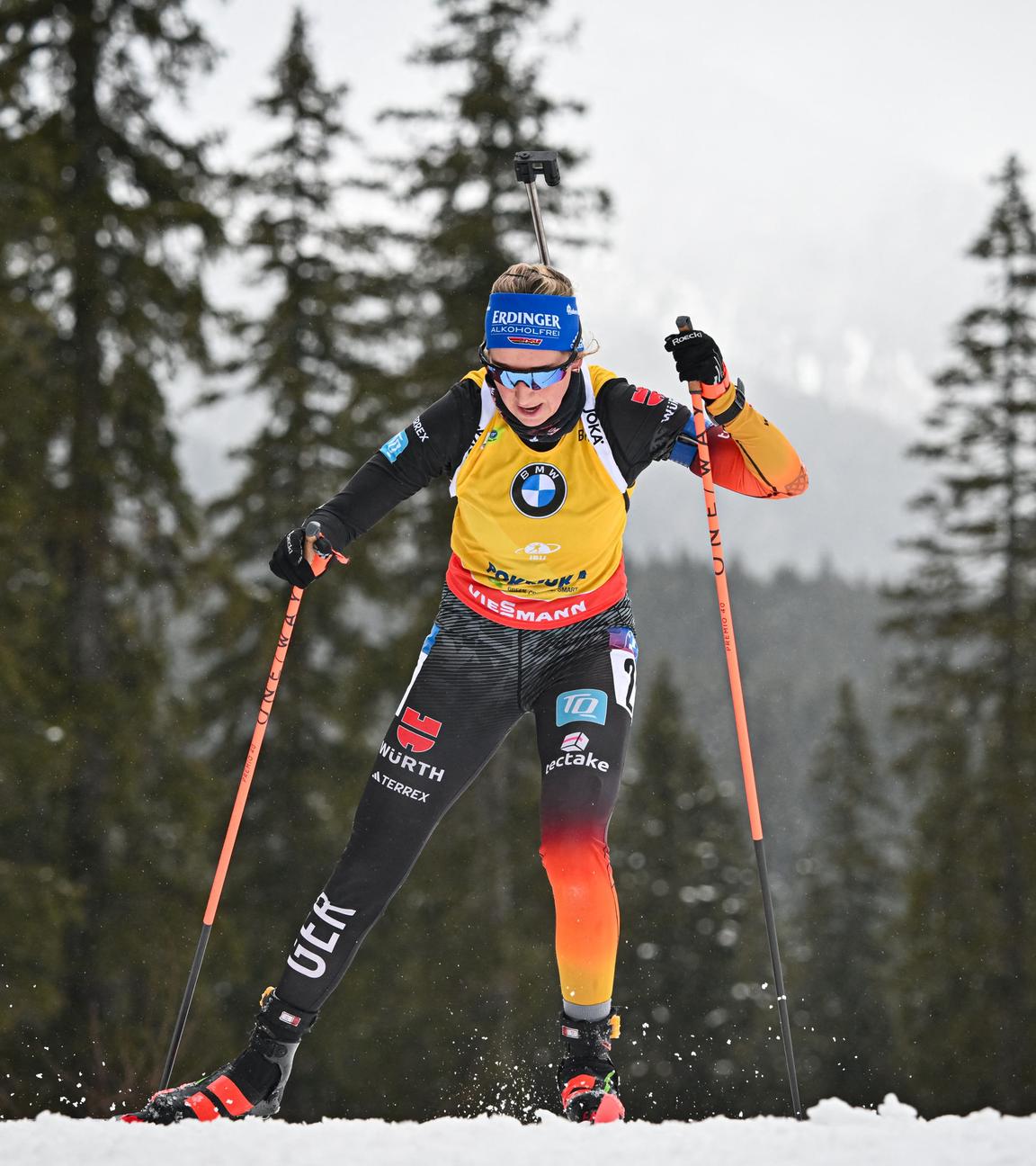 Franziska Preuss aus Deutschland nimmt am 13. März 2025 am IBU Biathlon World Cup in Pokljuka.