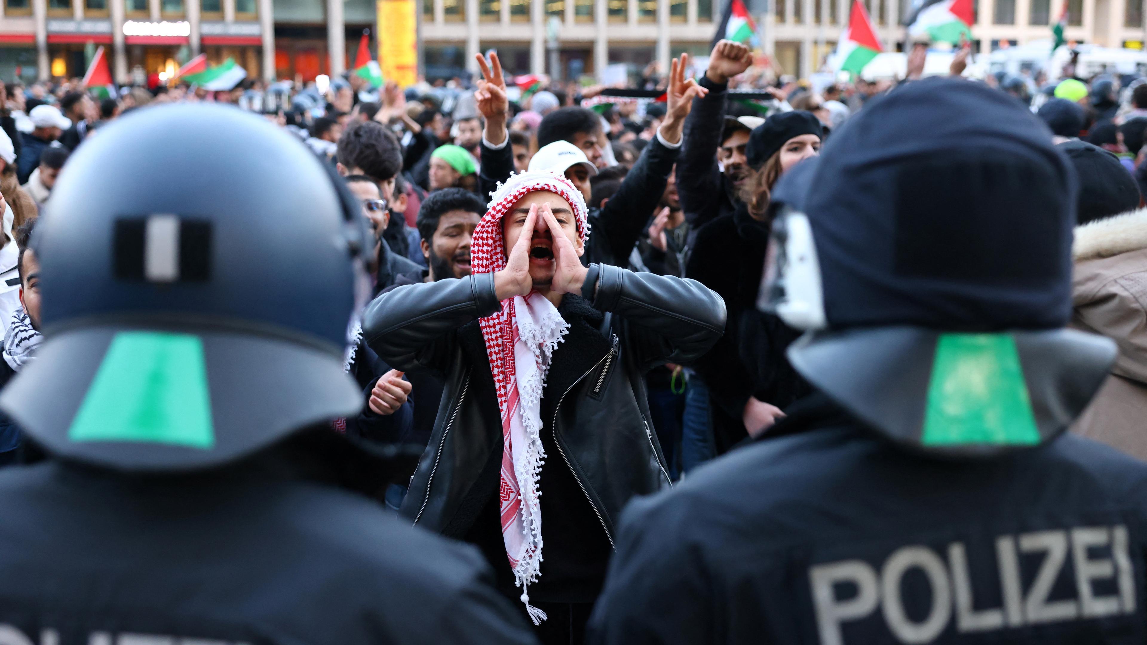 Pro-palästinensische Demo In Berlin Aufgelöst - ZDFheute