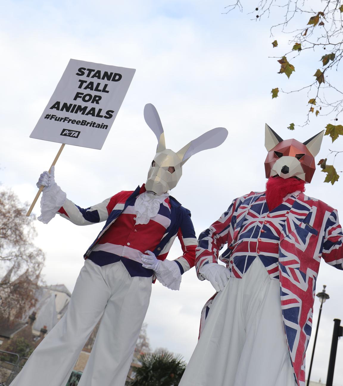 Mitglieder der Tierrechtsorganisation Peta demonstrieren in London