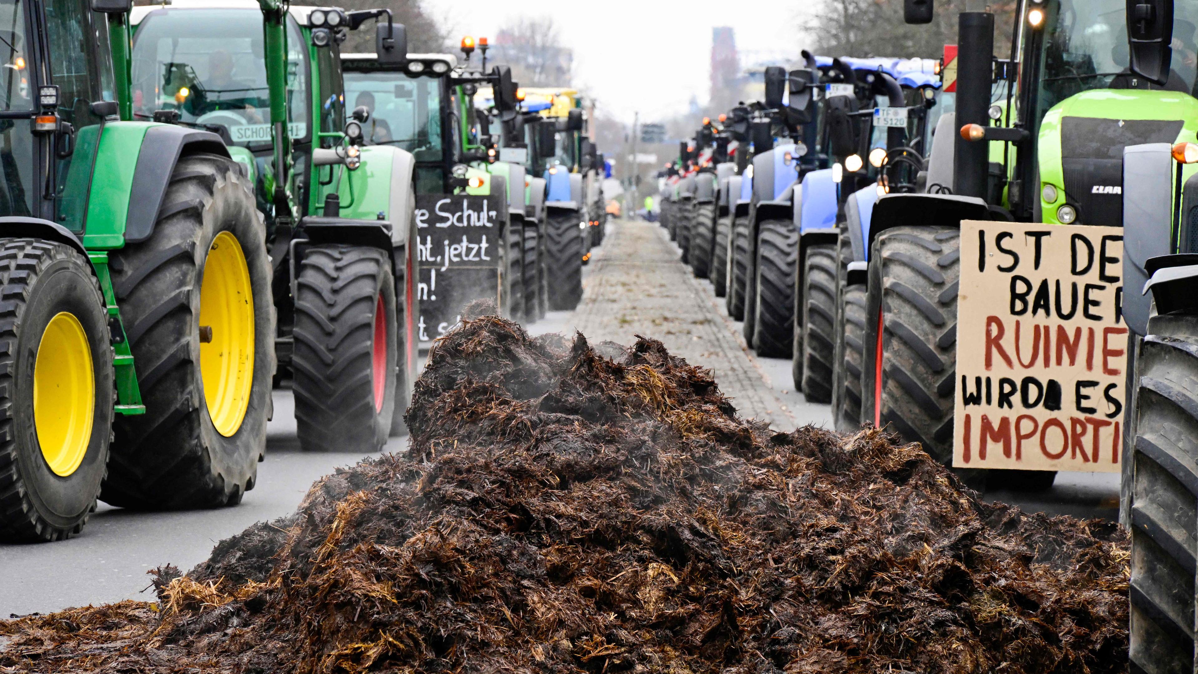 Zdemir Zu K Rzungen In Landwirtschaft Haben Berzogen ZDFheute   Protest Landwirte 104~3840x2160