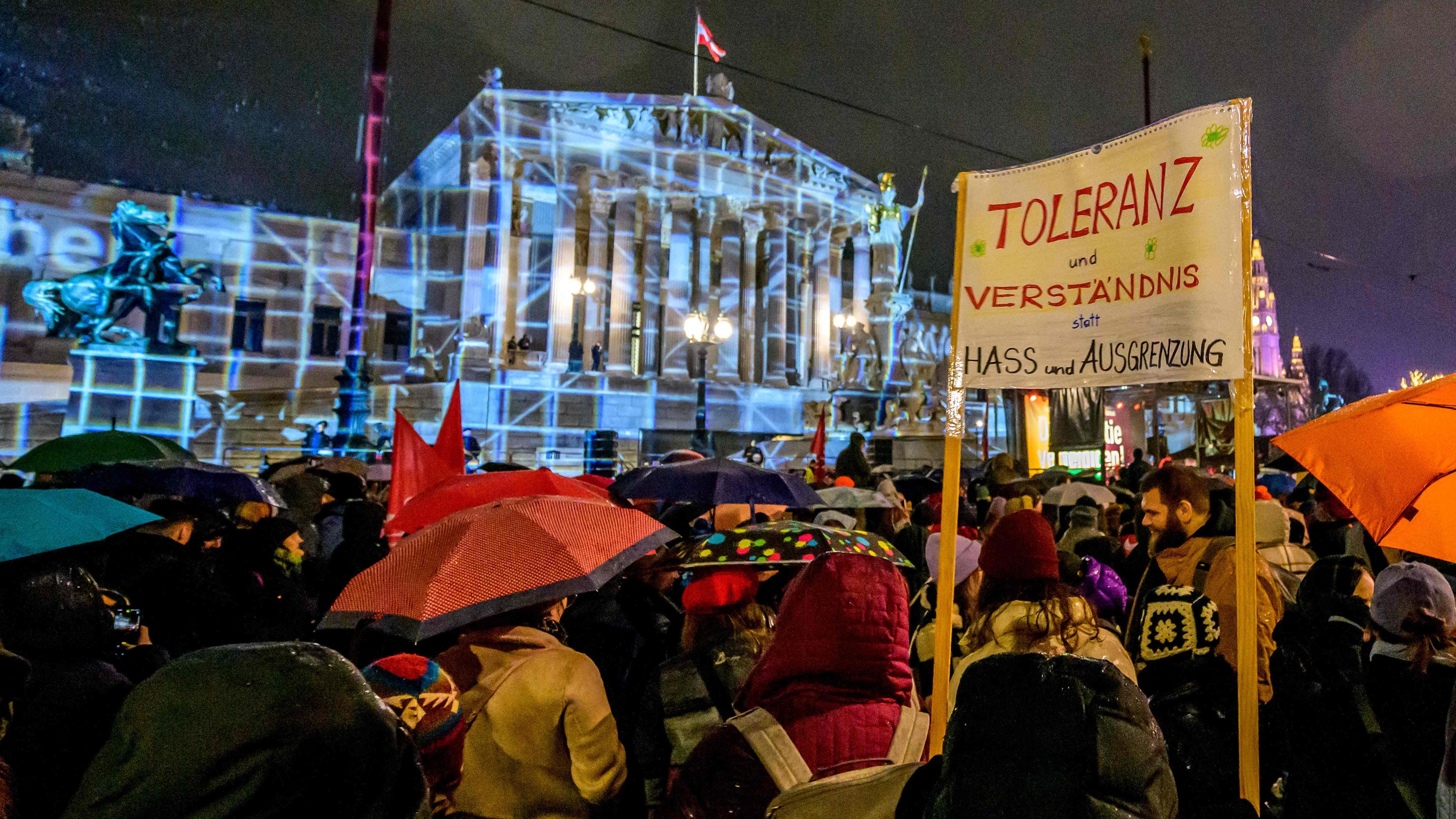 Bundesweite Demos: Zehntausende Protestieren Gegen Rechts - ZDFheute