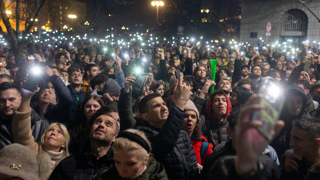 Proteste Gegen Wahlergebnis In Serbien: "Vucic, Du Dieb" - ZDFheute