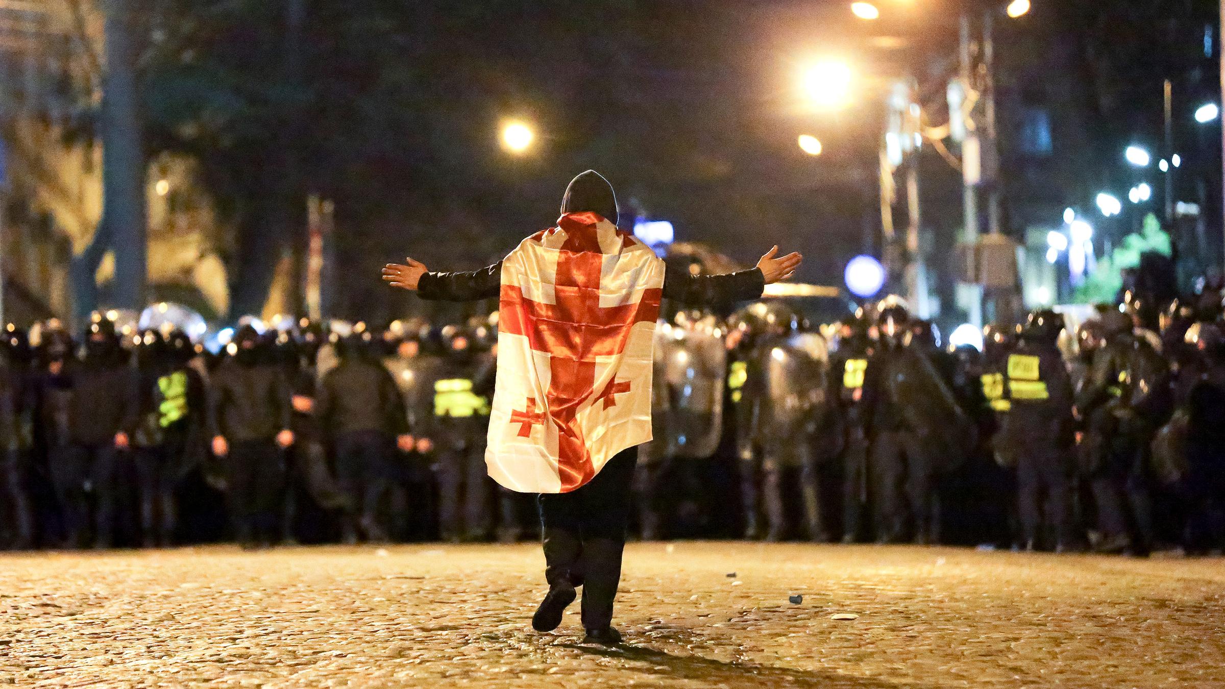 Зачем грузии закон об иноагентах. Грузинские беспорядки. Митинги в Грузии.