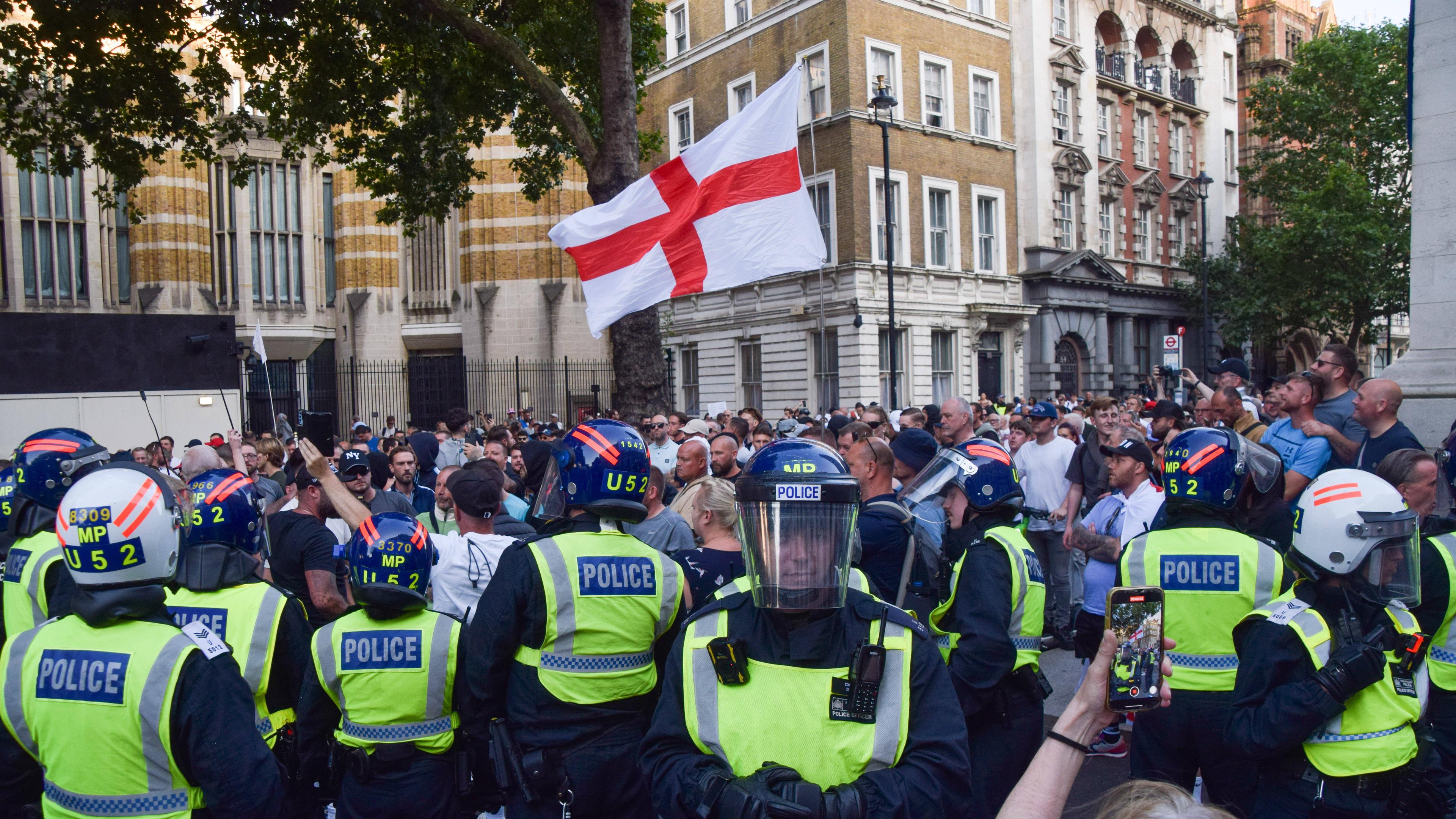 Proteste in London nach Messerattacke auf Kinder in Southport.