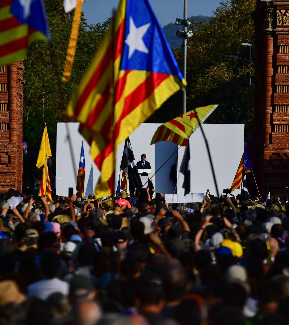 TOPSHOT-SPAIN-CATALONIA-POLITICS-PARLIAMENT