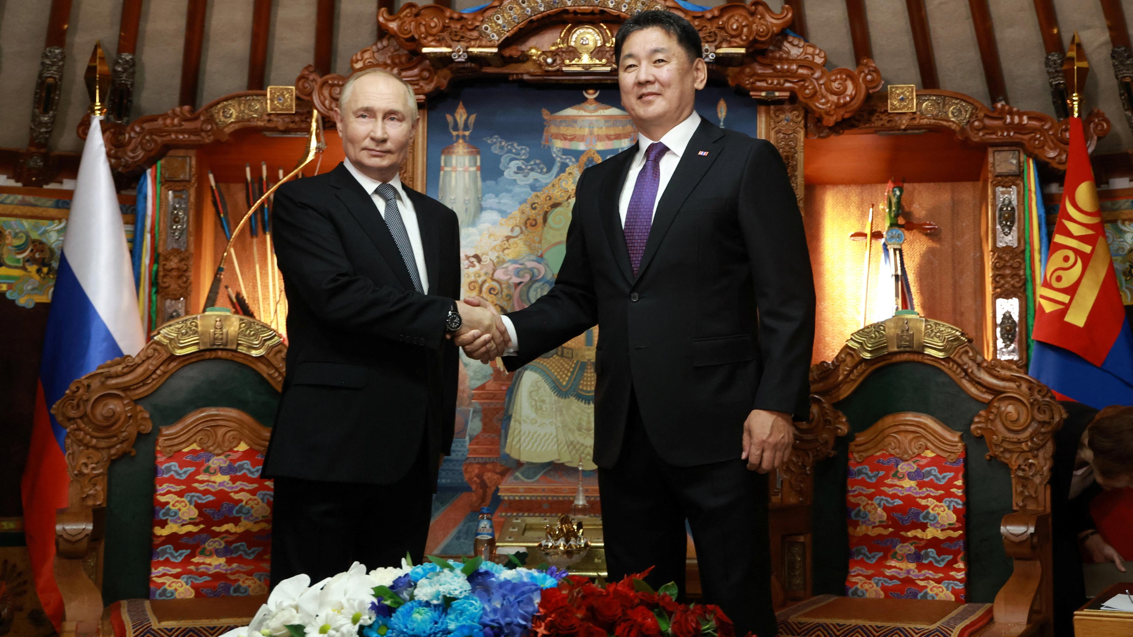 Russlands Präsident Putin zu Besuch beim mongolischen Präsidenten in Ulan-Bator.