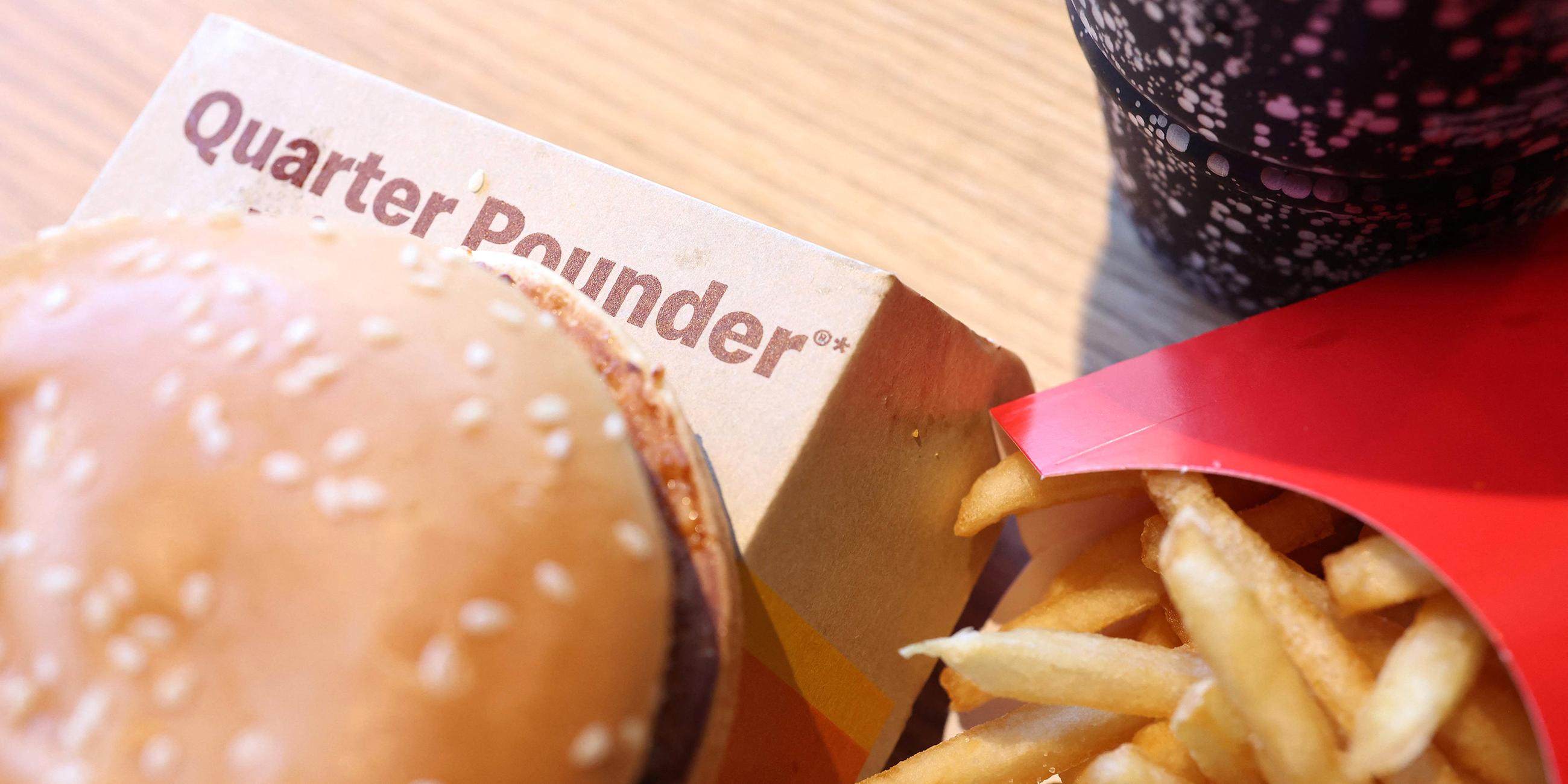 McDonald's Quarter Pounder Hamburger in einer McDonald's-Filiale