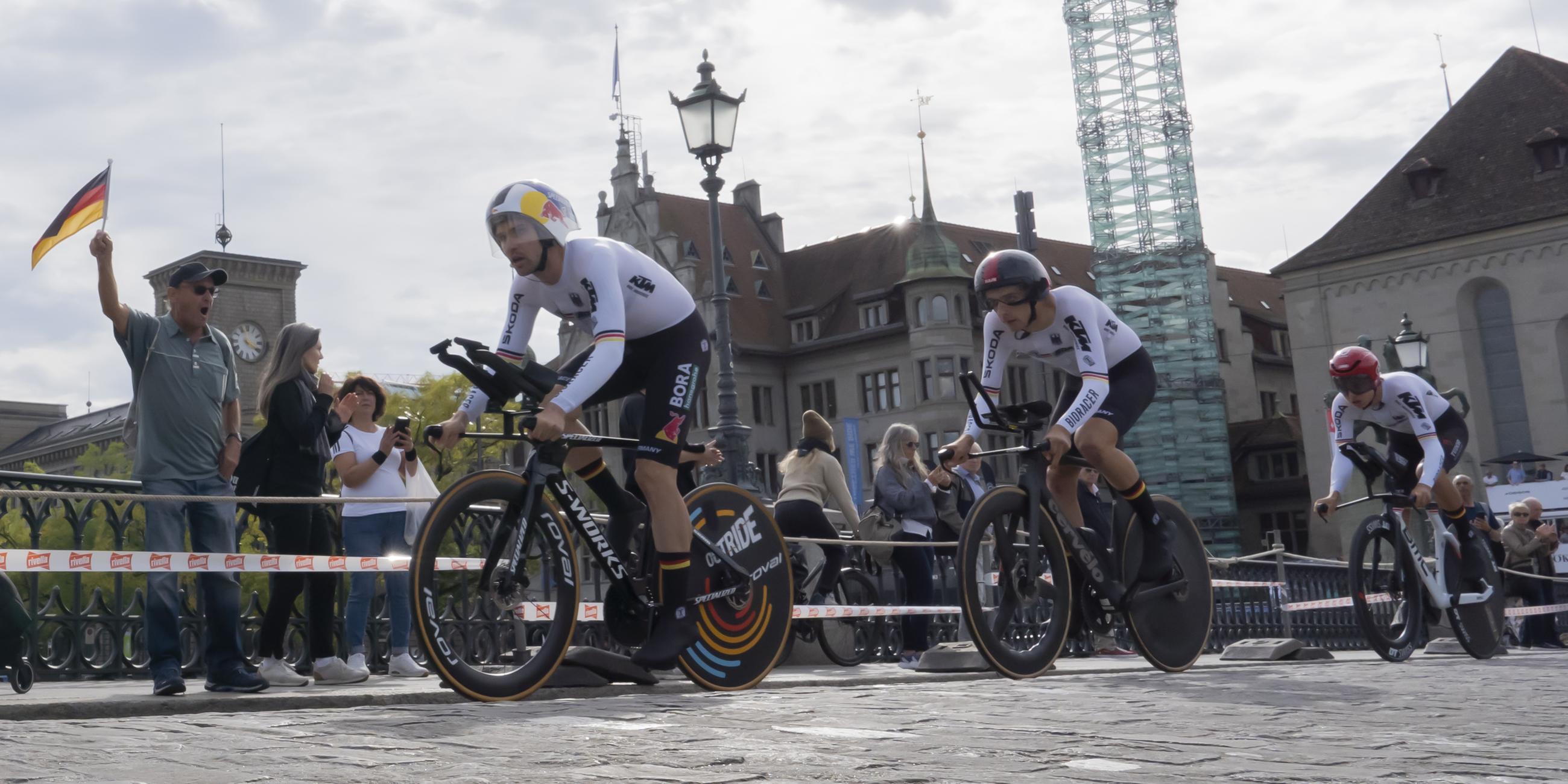 Schweiz, Zürich: Radsport: Weltmeisterschaft, Zeitfahren, Mixed-Team, Marco Brenner, Miguel Heidemann und Maximilian Schachmann in Aktion