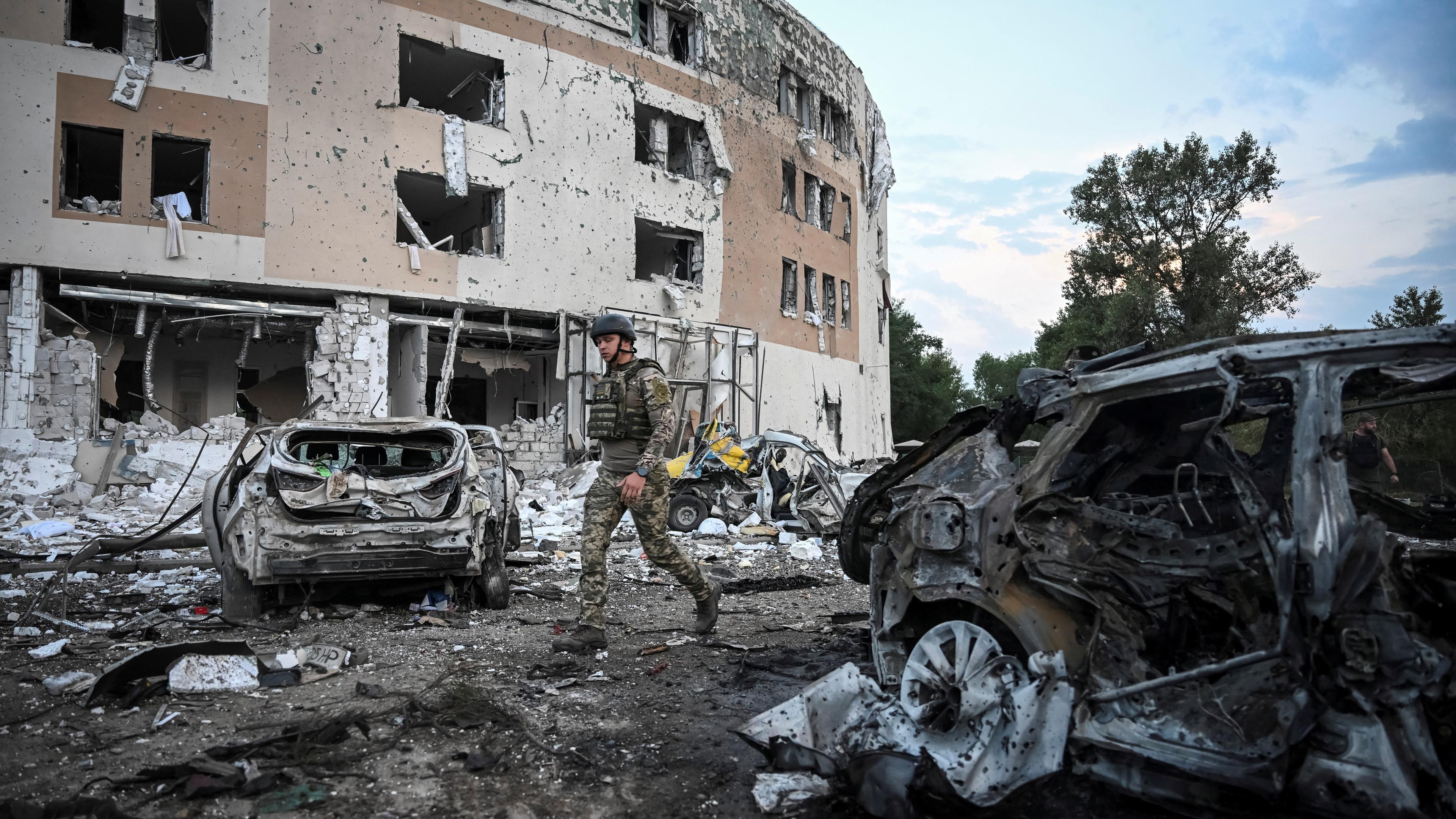 UN Verurteilen Russische Rakete Auf Hotel In Saporischschja - ZDFheute