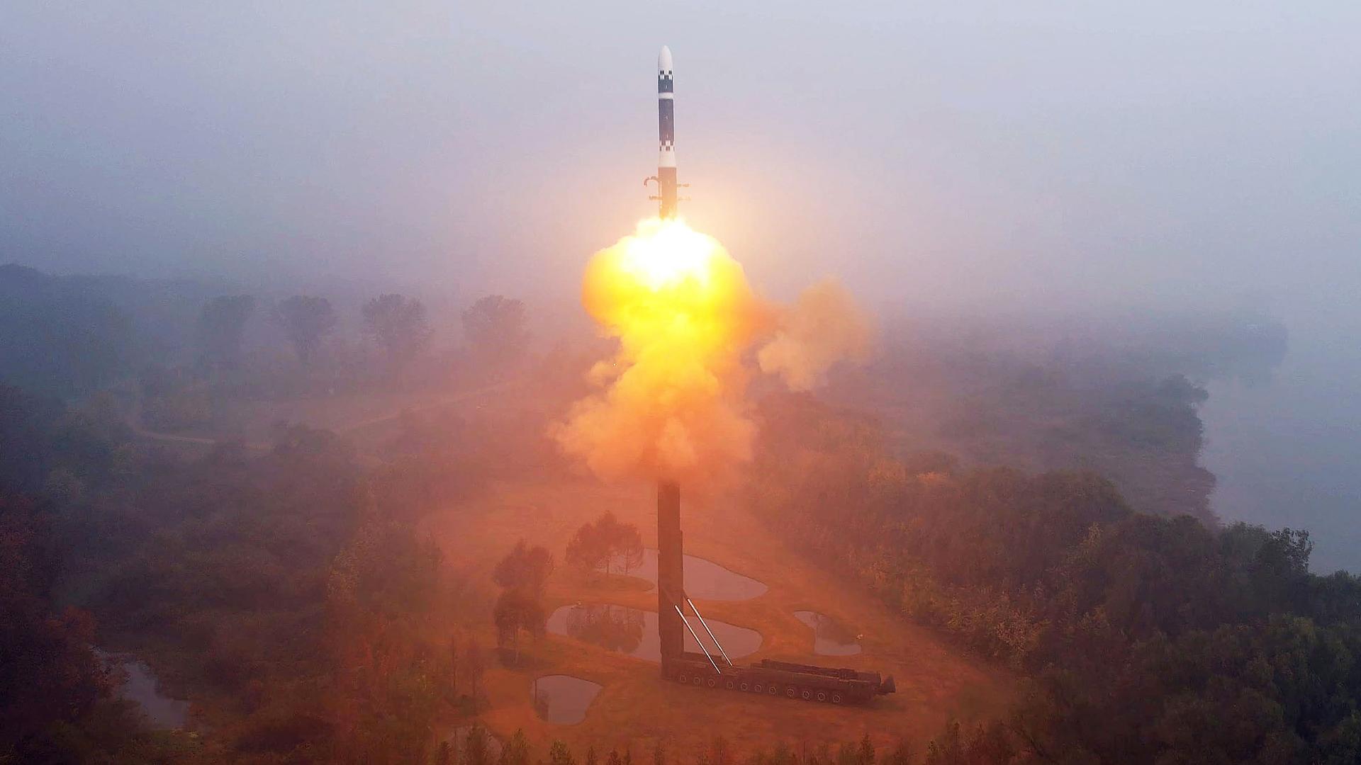 Rekatentest in Nordkorea: Interkontinentalrakete vom Typ "Hwasong-19"