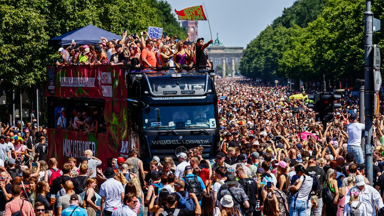 Technoparade "Rave the in Berlin ZDFheute