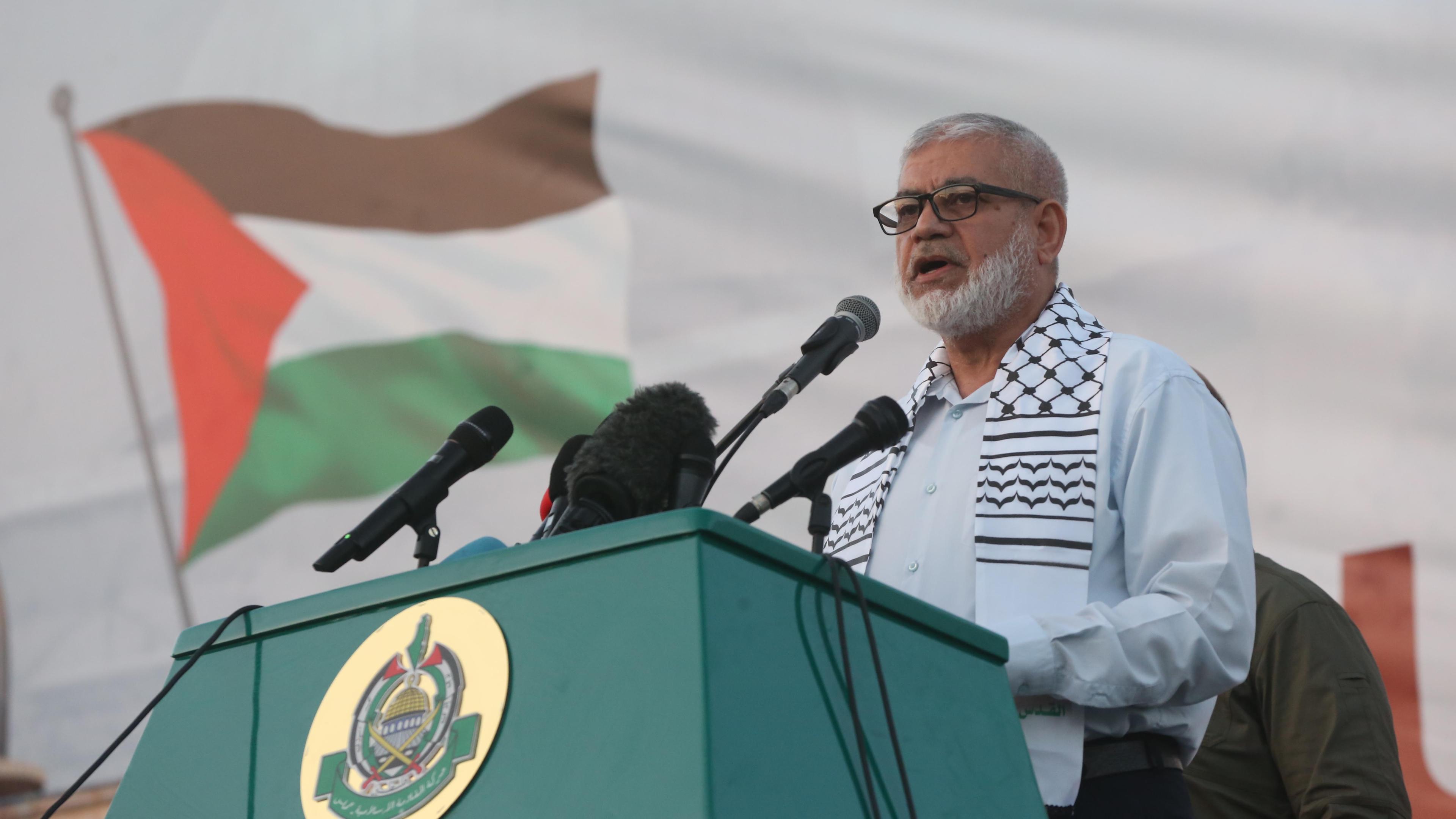 Rawhi Mushtaha, spricht während eines Solidaritätsfestes für die Al-Aqsa-Moschee im Palästina-Stadion in Gaza-Stadt am 01.10.2022.