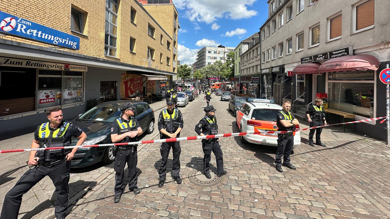 La police de Hambourg tire sur un homme avec un marteau en ardoise