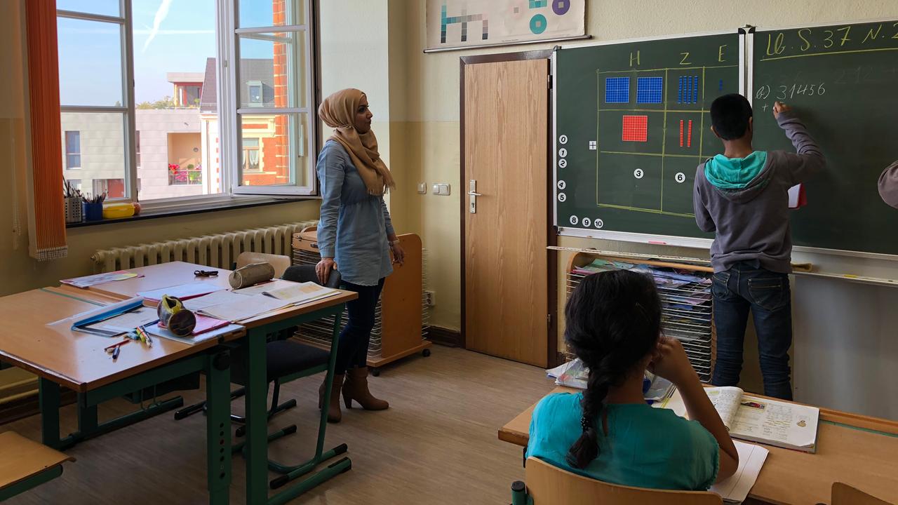 Geflüchtete Lehrer Unterrichten - ZDFmediathek