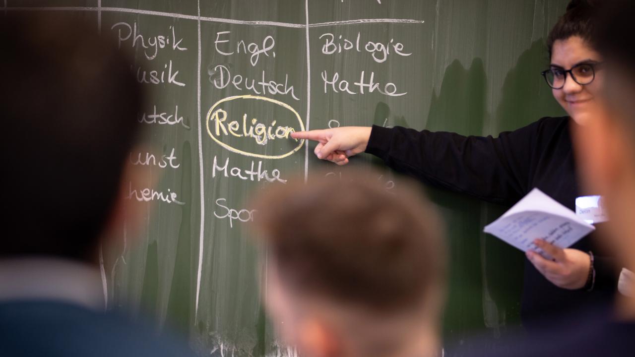 Doku: Braucht es Religionsunterricht?