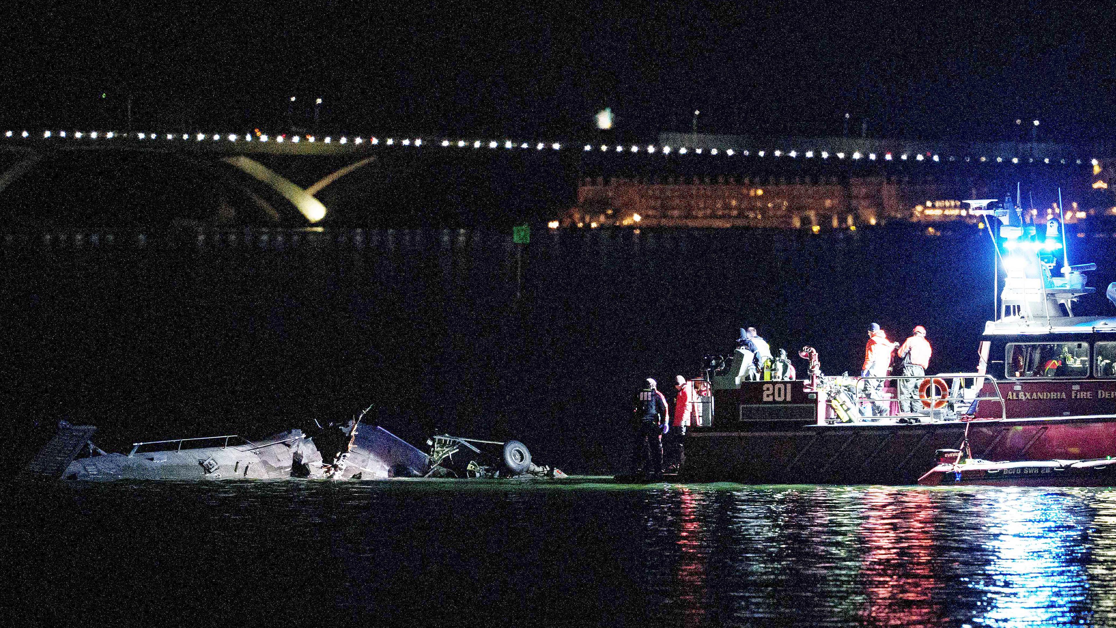 Rettungskräfte im Einsatz nach Flugzeugunglück in Washington