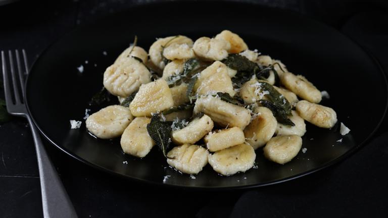 Ricotta-Gnocchi mit Salbeibutter - ZDFmediathek