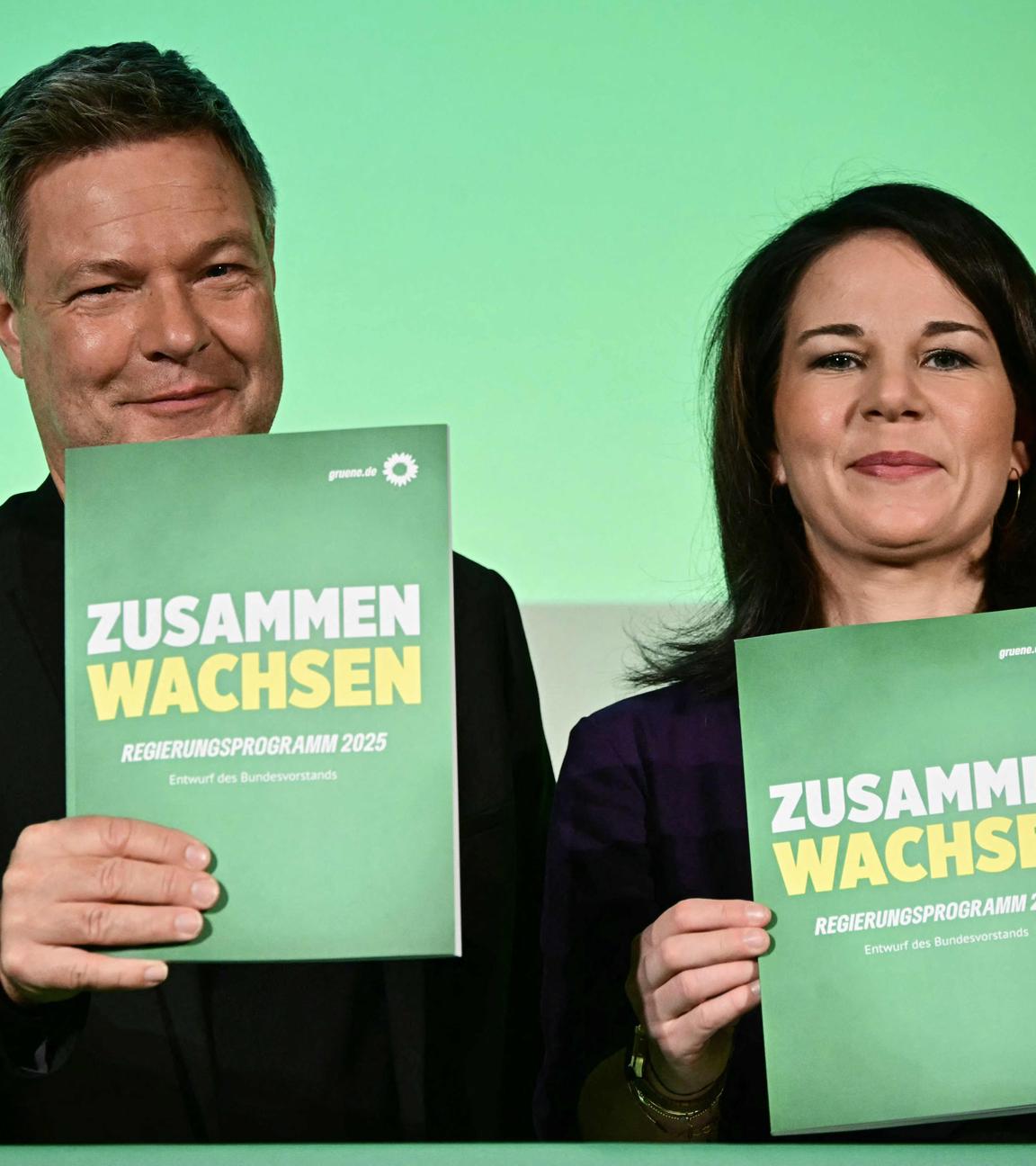 Robert Habeck und Annalena Baerbock stellen das Wahlprogramm der Partei Bündnis 90/Die Grünen vor