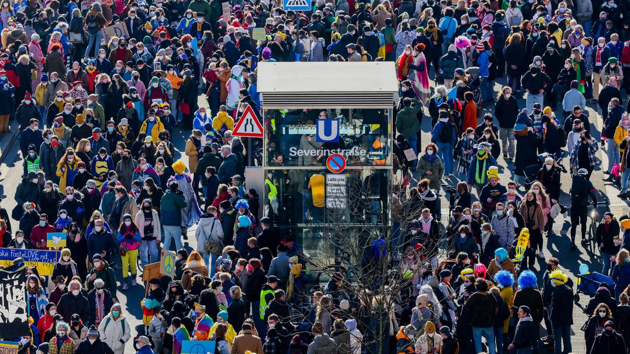 Zehntausende bei Protest in Köln