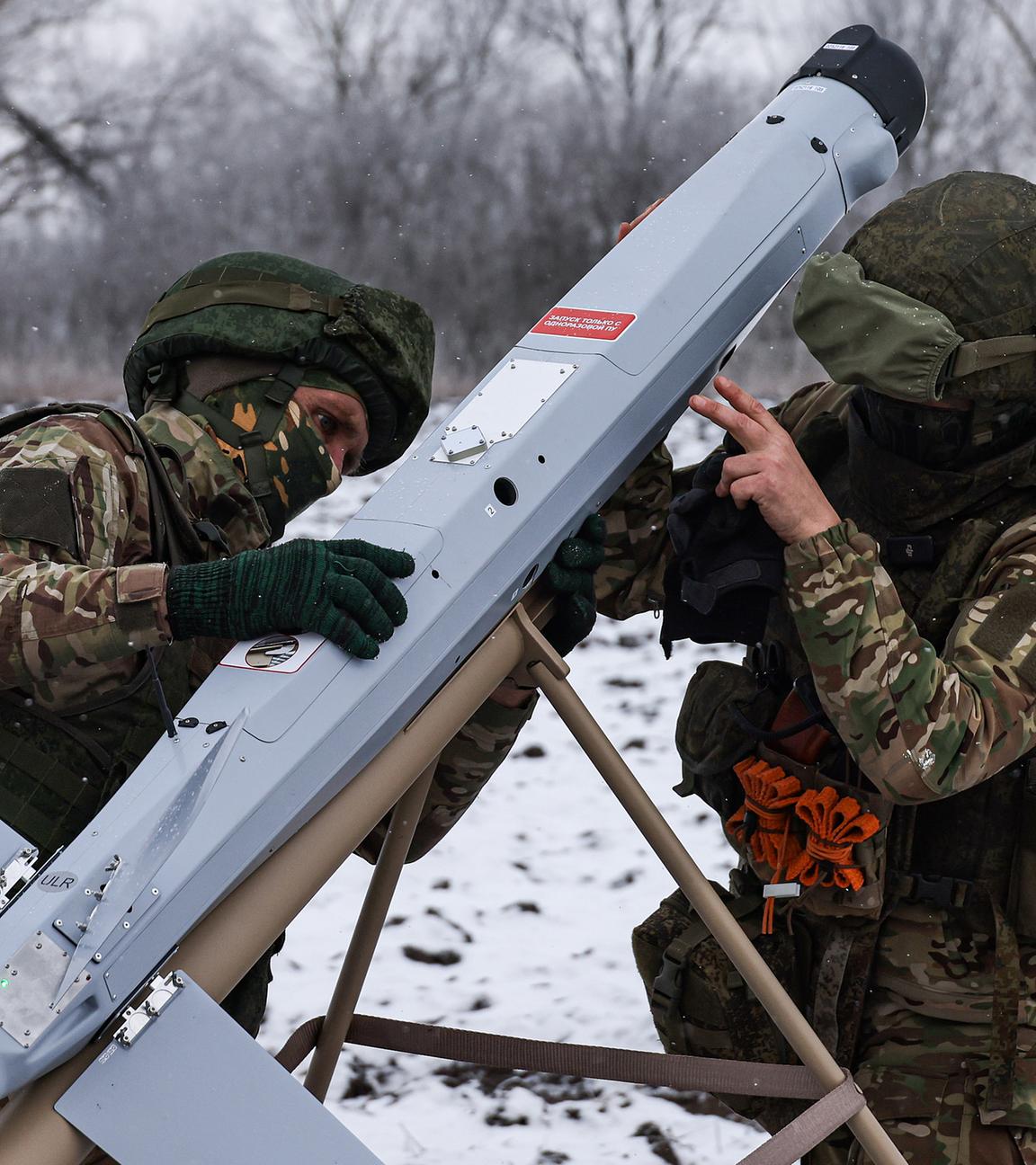 Russische Soldaten Marineinfanterie-Brigade setzen eine Lancet-Loitering-Munition ein, aufgenommen am 10.02.2025 in der Rgion Kursk (Russland)