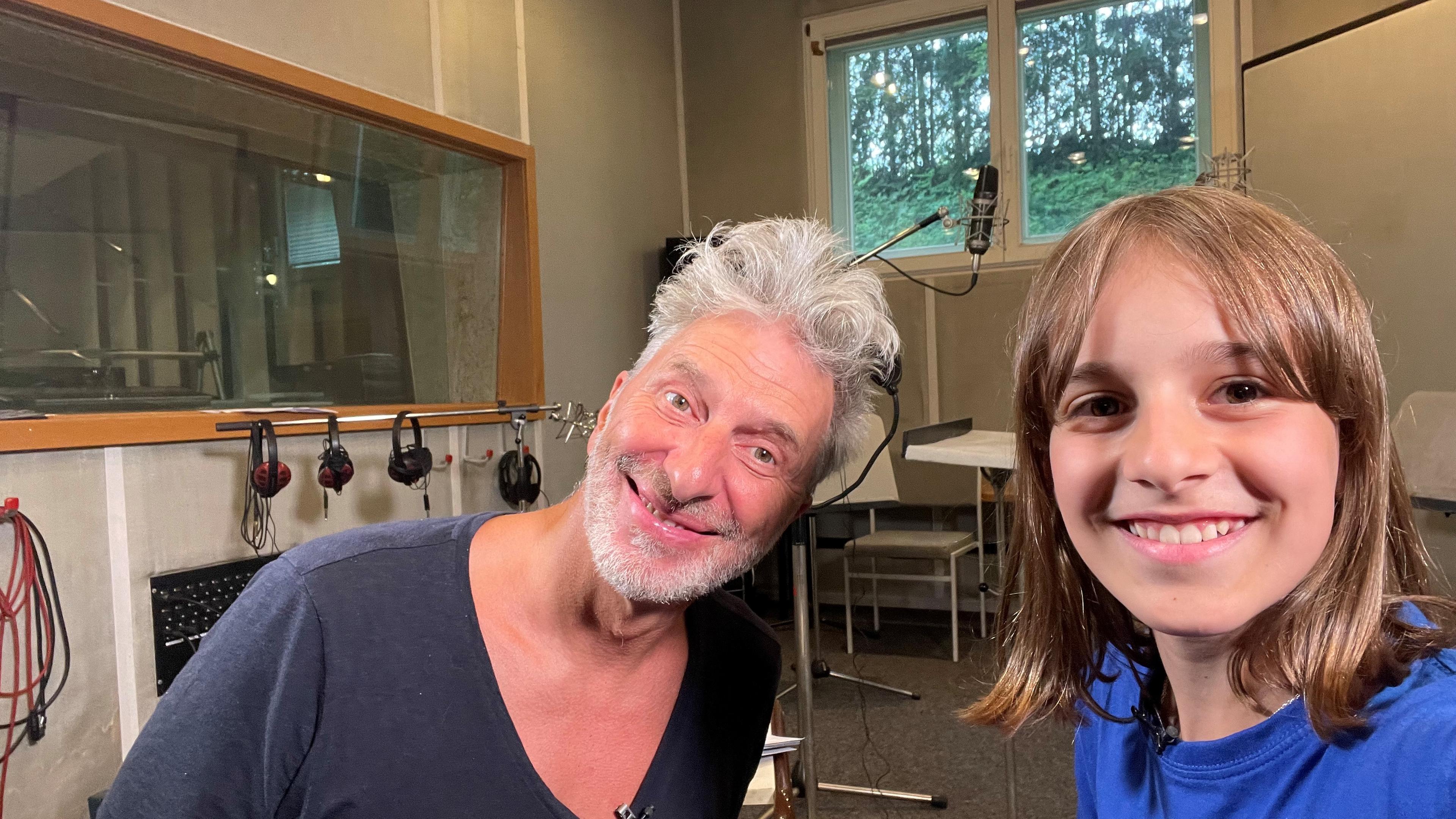 Selfie von Kinderreporterin Alice mit Rufus Beck