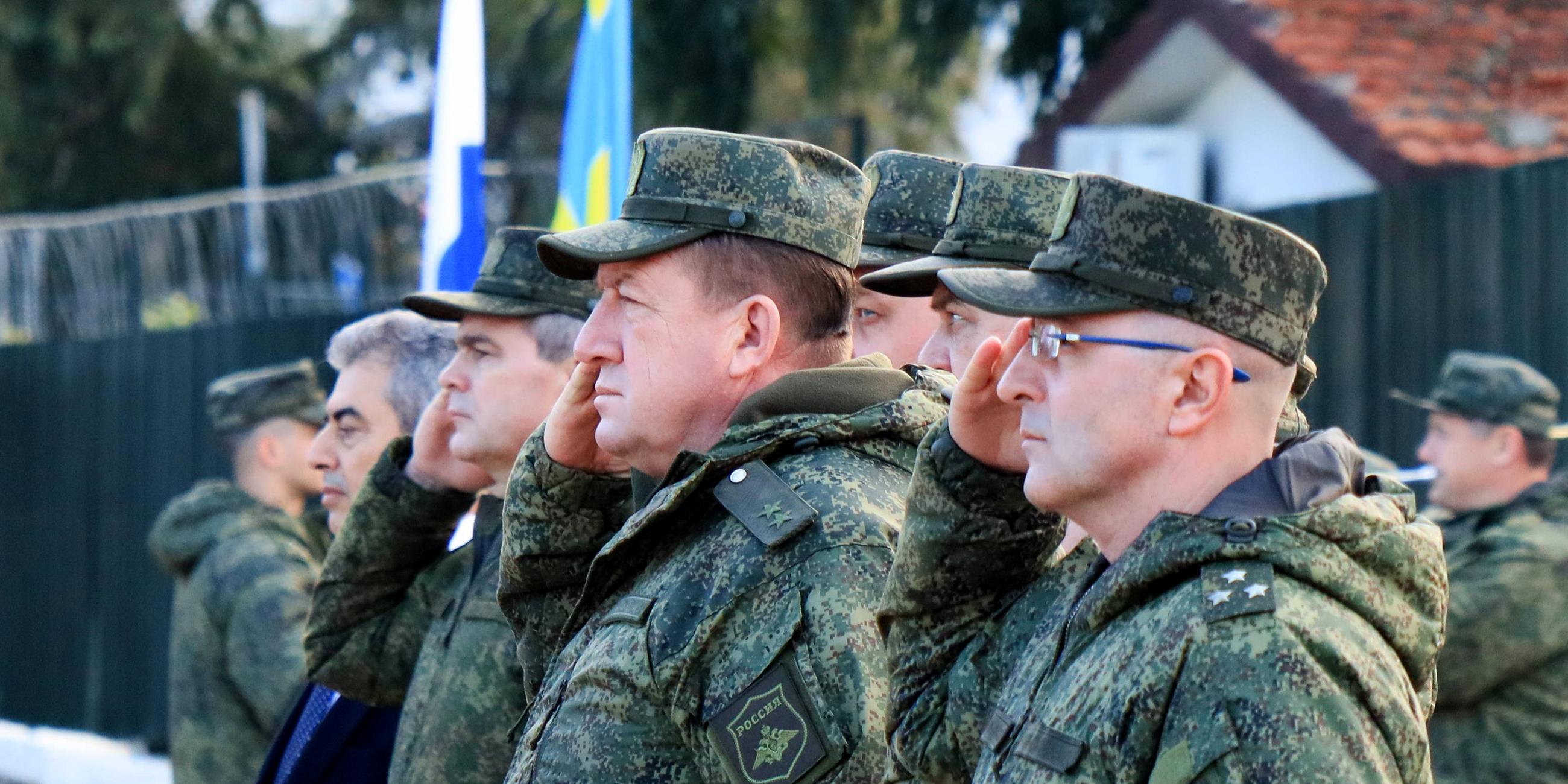 Russische Soldaten auf dem Stützpunkt Hmeimim in Syrien