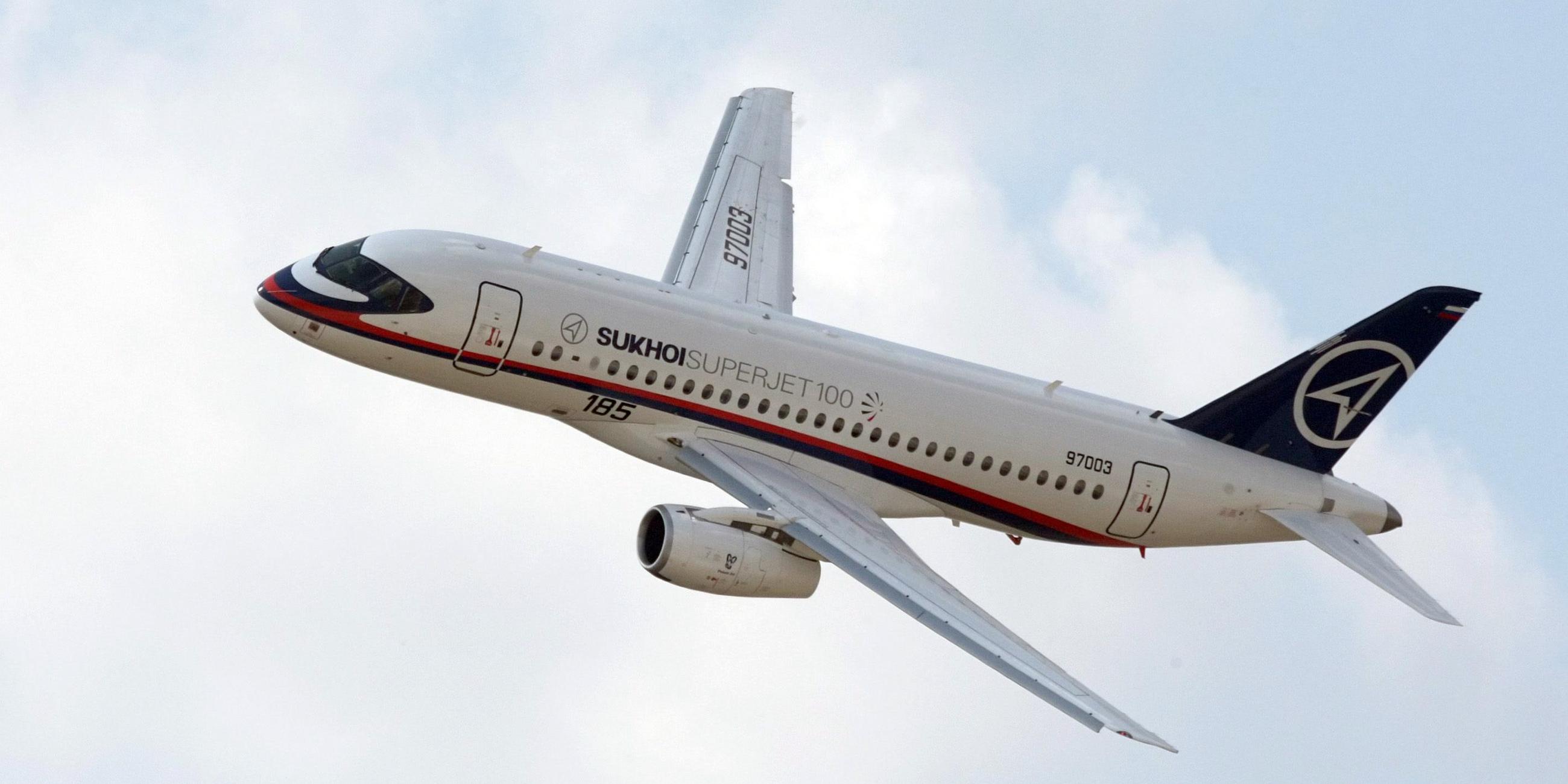 Ein russische Superjet 100 bei der Internationalen Luft- und Raumfahrtmesse MAKS in Schukowski bei Moskau. (Archivbild)