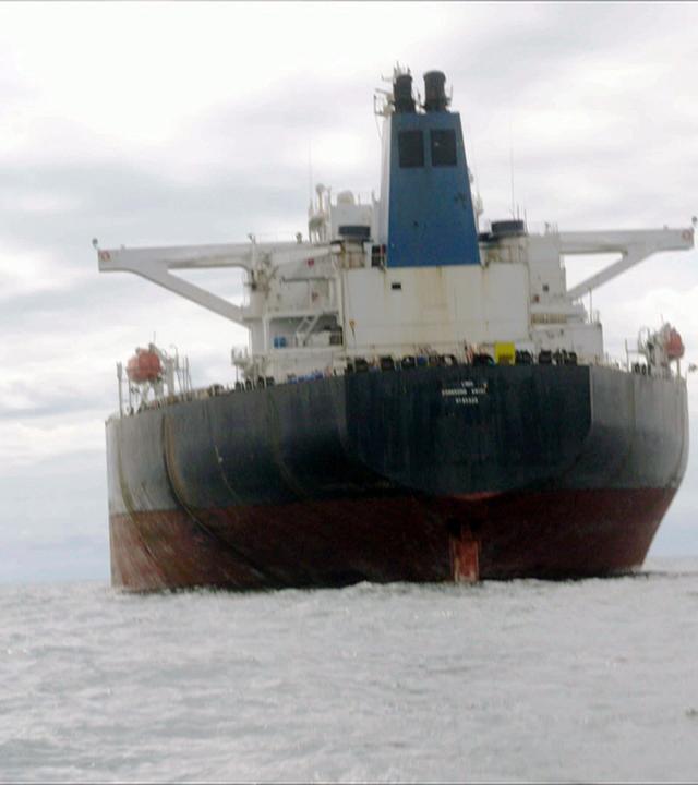 Alter schrottreifer Tanker auf der Ostsee