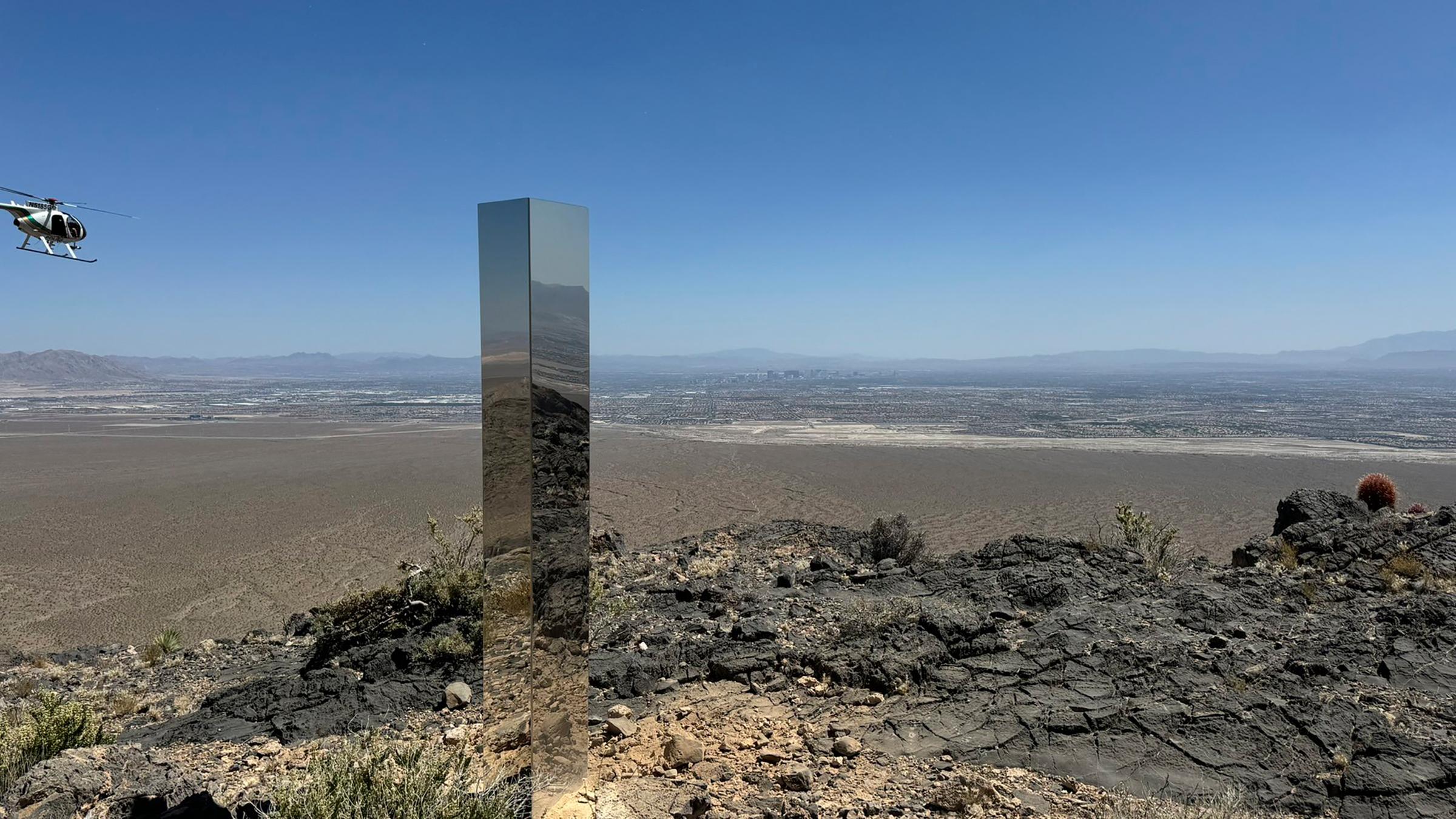 Dieses vom Las Vegas Metropolitan Police Department zur Verfügung gestellte Foto zeigt einen Monolithen in der Nähe von Gass Peak. 