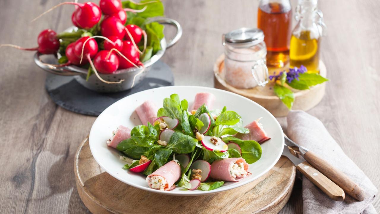 Gefüllte Schinkenröllchen auf Feldsalat - ZDFmediathek