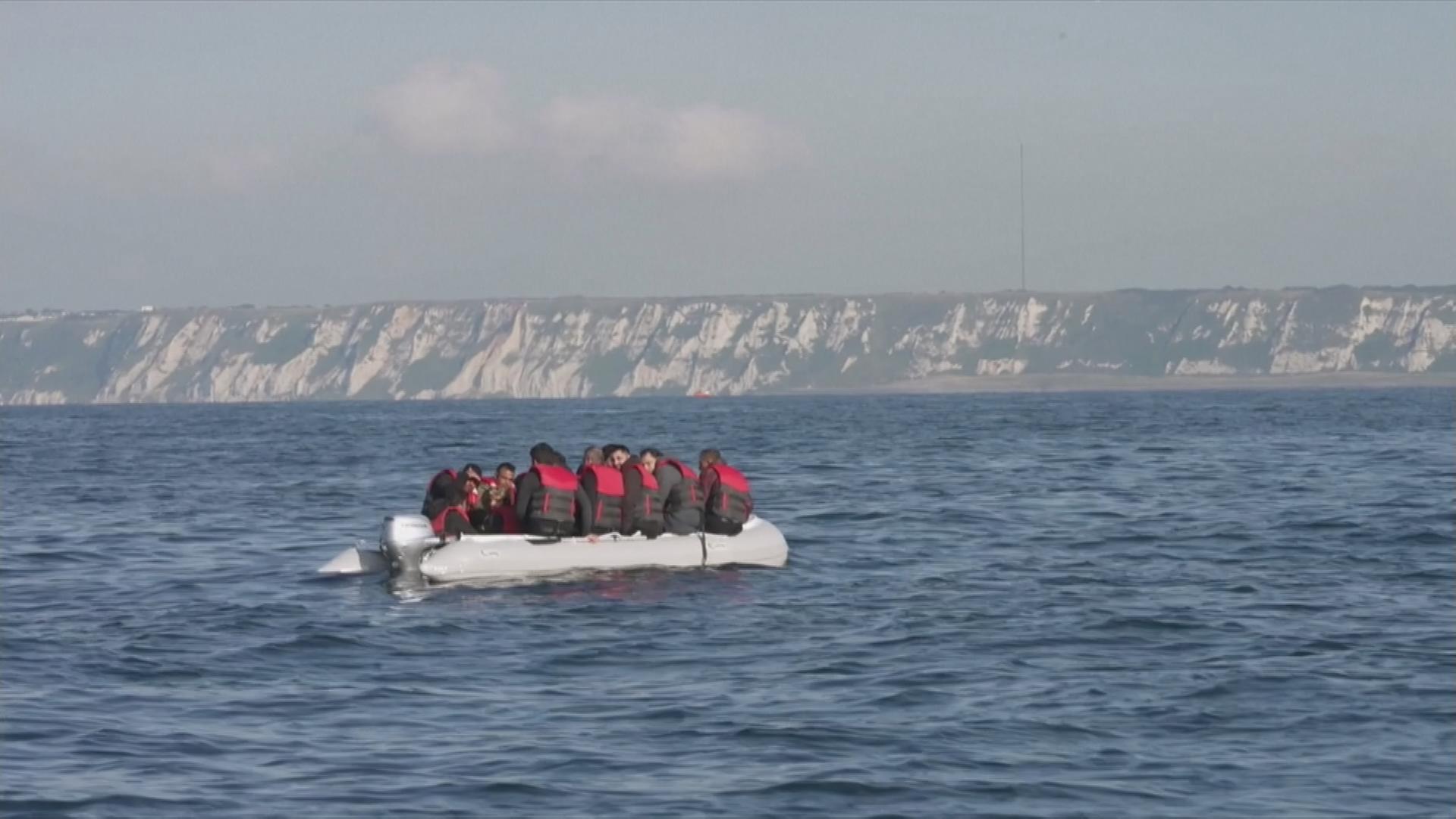 Schlauchboot mit Migranten