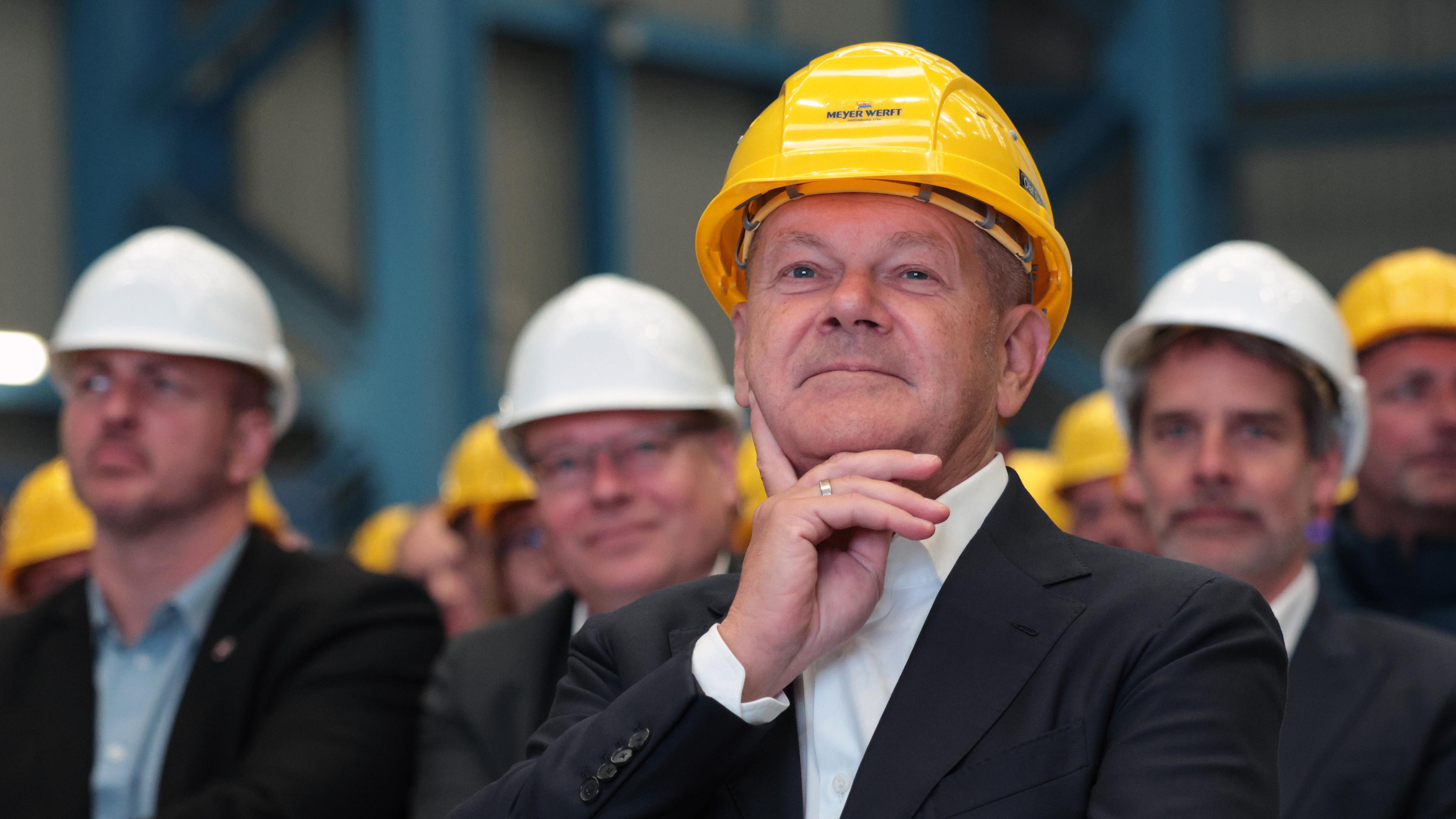 Bundeskanzler Scholz besucht Meyer Werft