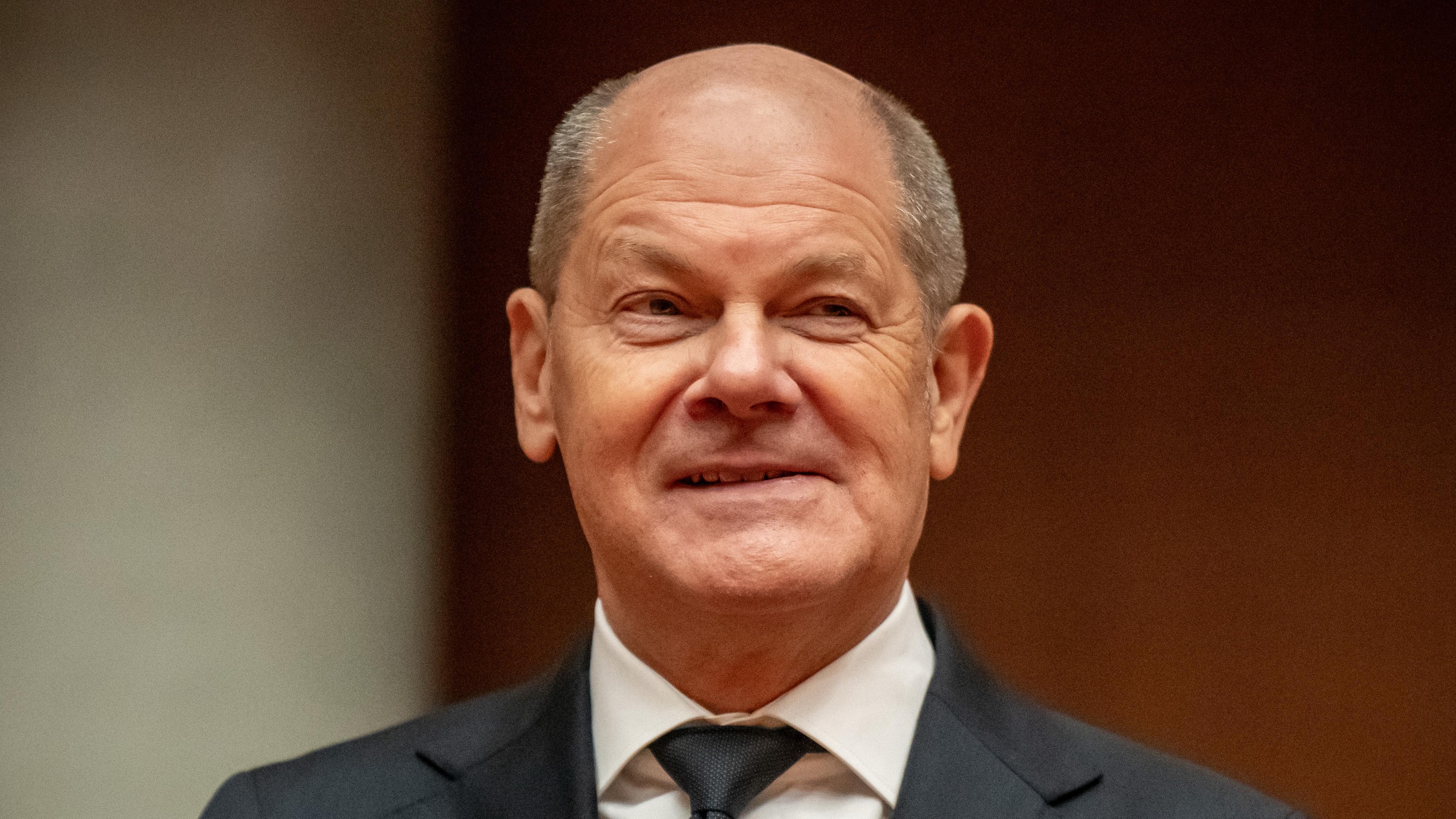 Berlin: Bundeskanzler Olaf Scholz (SPD), nimmt als Zeuge an der Sitzung des Untersuchungsausschusses zum Atomausstieg teil.