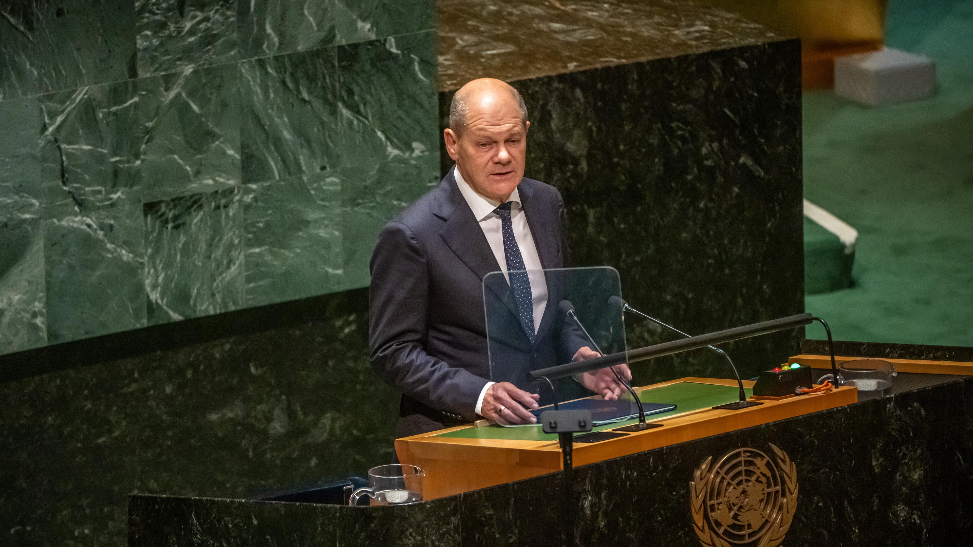 USA, New York: Bundeskanzler Olaf Scholz (SPD) spricht bei der Generaldebatte der UN-Vollversammlung.