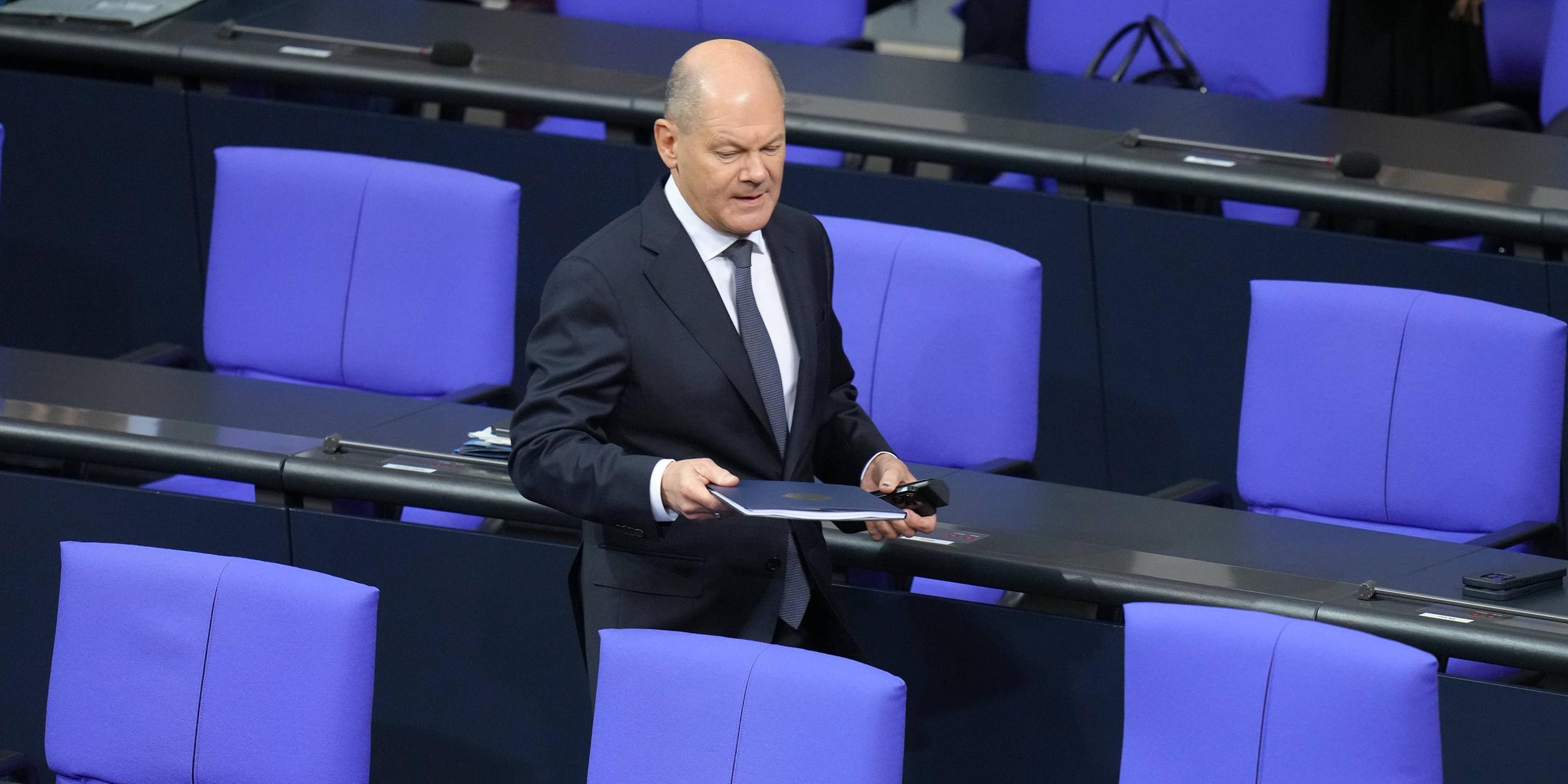 Bundeskanzler stellt die Vertrauensfrage im Deutschen Bundestag