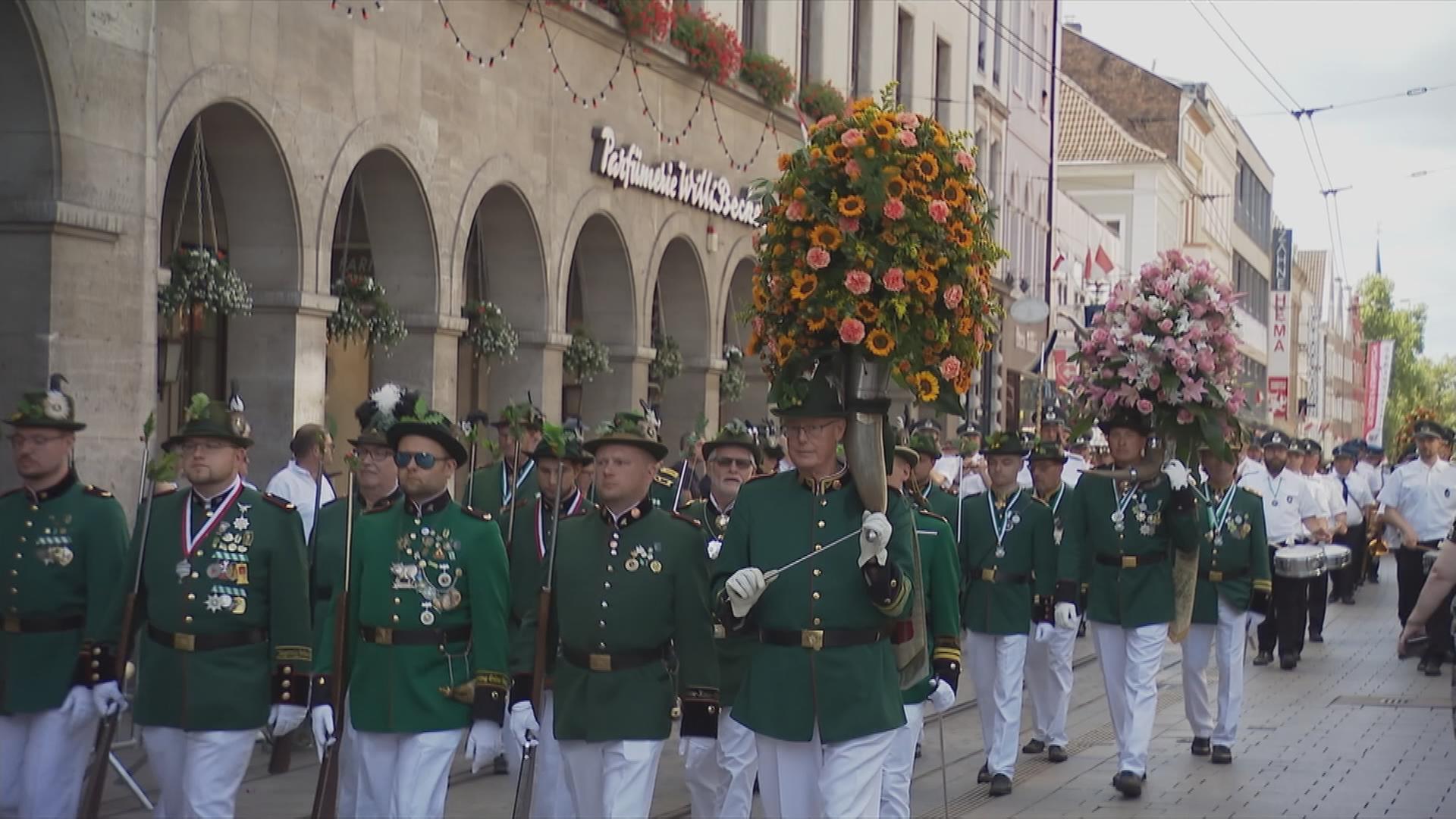 Umzug des Schützenverein in Neuss