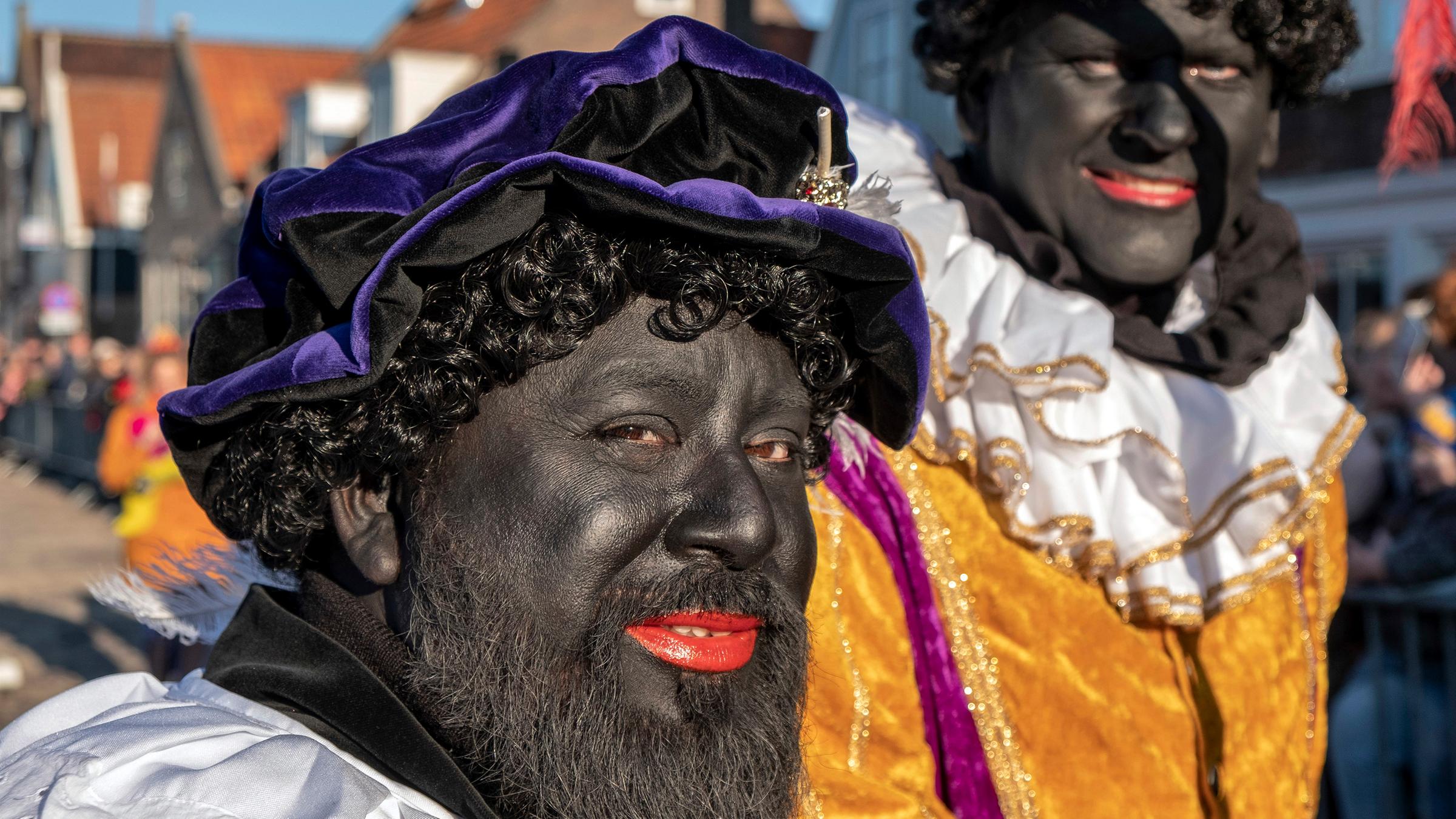 Niederlande Ringen Um Piet Wirbel Um Den Schwarzen Knecht Des Nikolaus Zdfheute