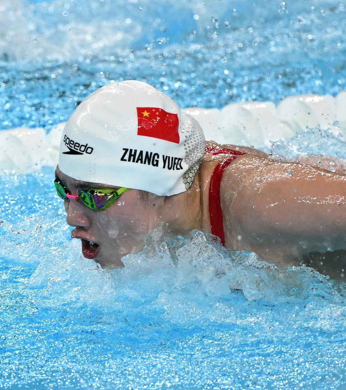 Die Chinesin Zhang Yufei nimmt an einem Halbfinale des Schwimmwettbewerbs über 100 m Schmetterling der Frauen teil.