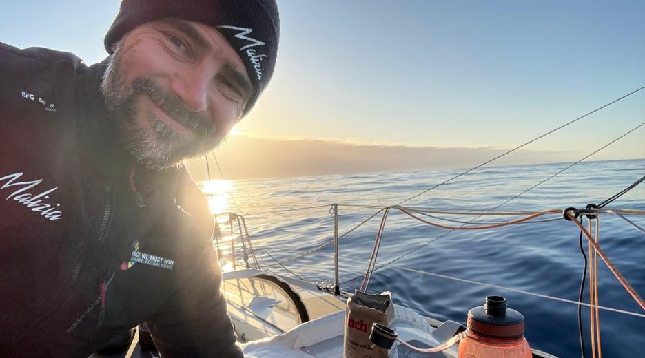 Der deutsche Skipper Boris Herrmann auf hoher See bei der Weltumsegelung Vendée Globe