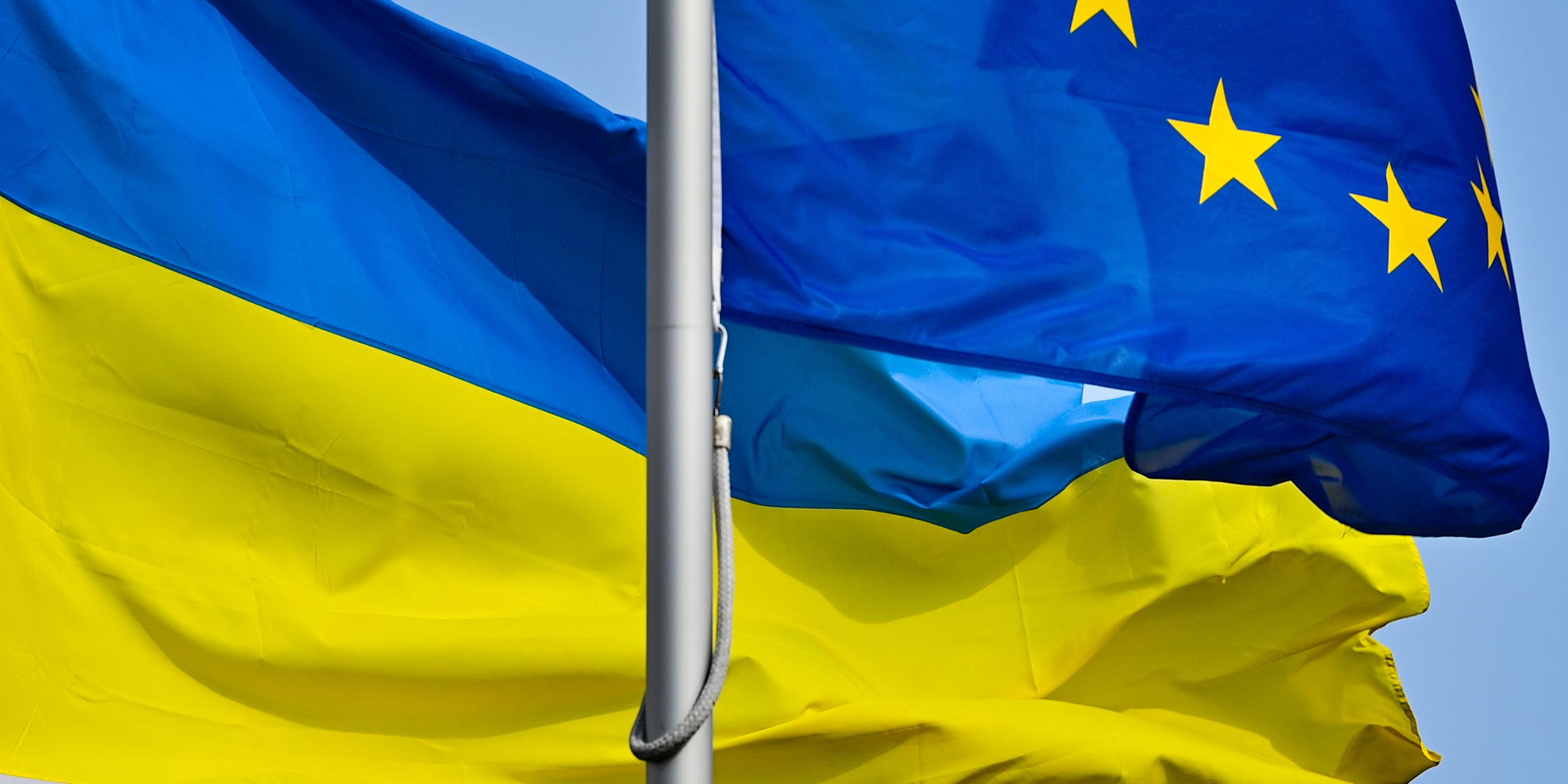 Duetsche und Ukrainische Flagge 