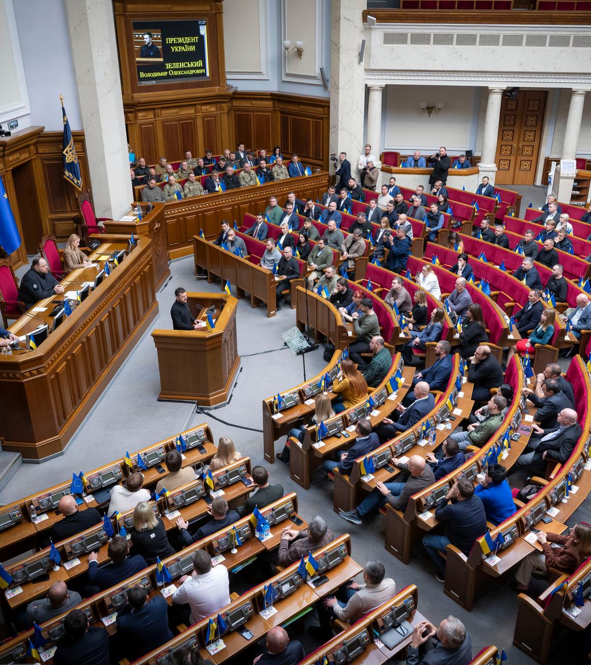 Selenskyjs stellt Siegesplan vor Parlament in Kiew vor.