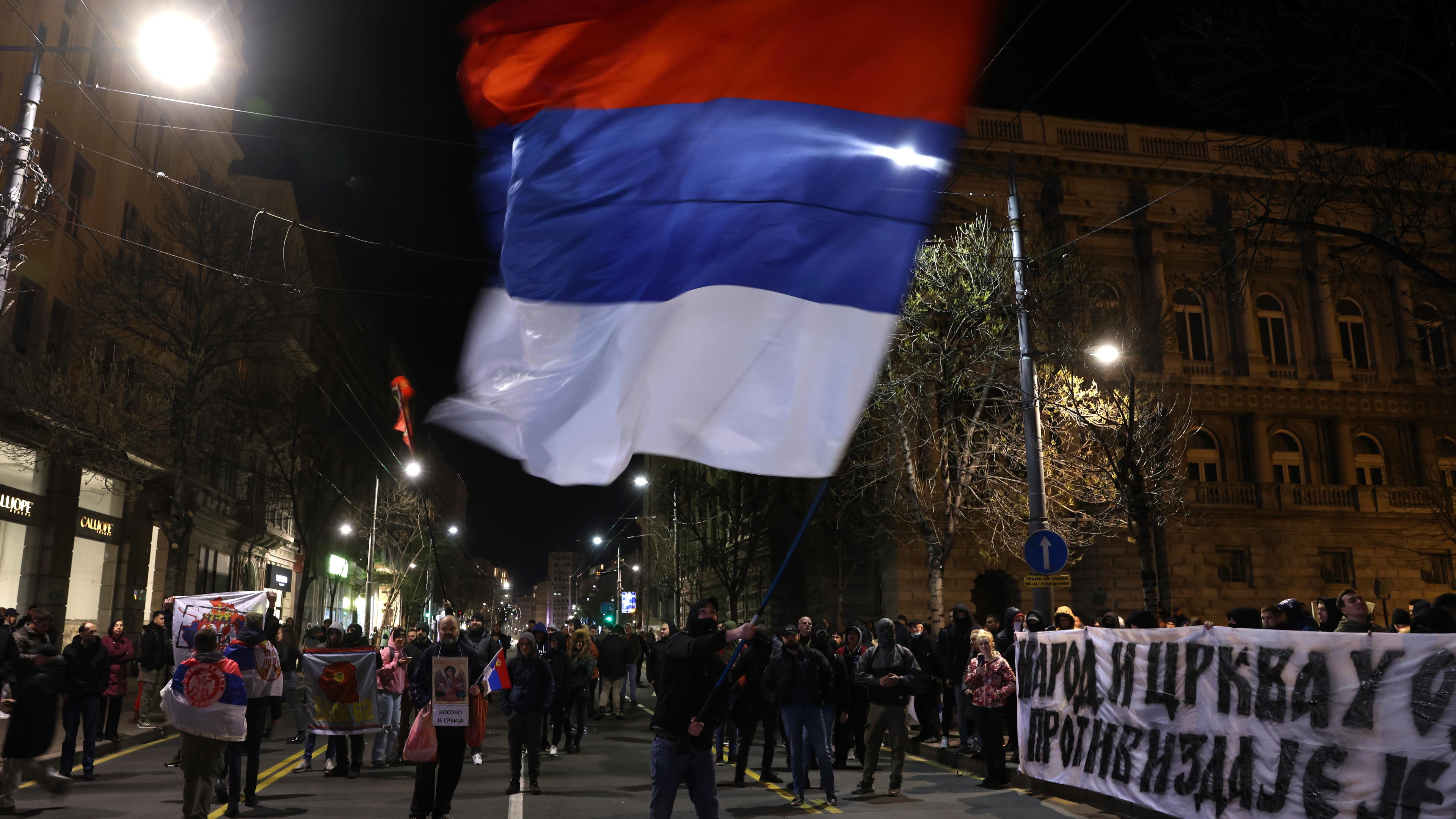 Белград люди. Белград Сербия люди. Протесты в Белграде. Сербы фото людей.