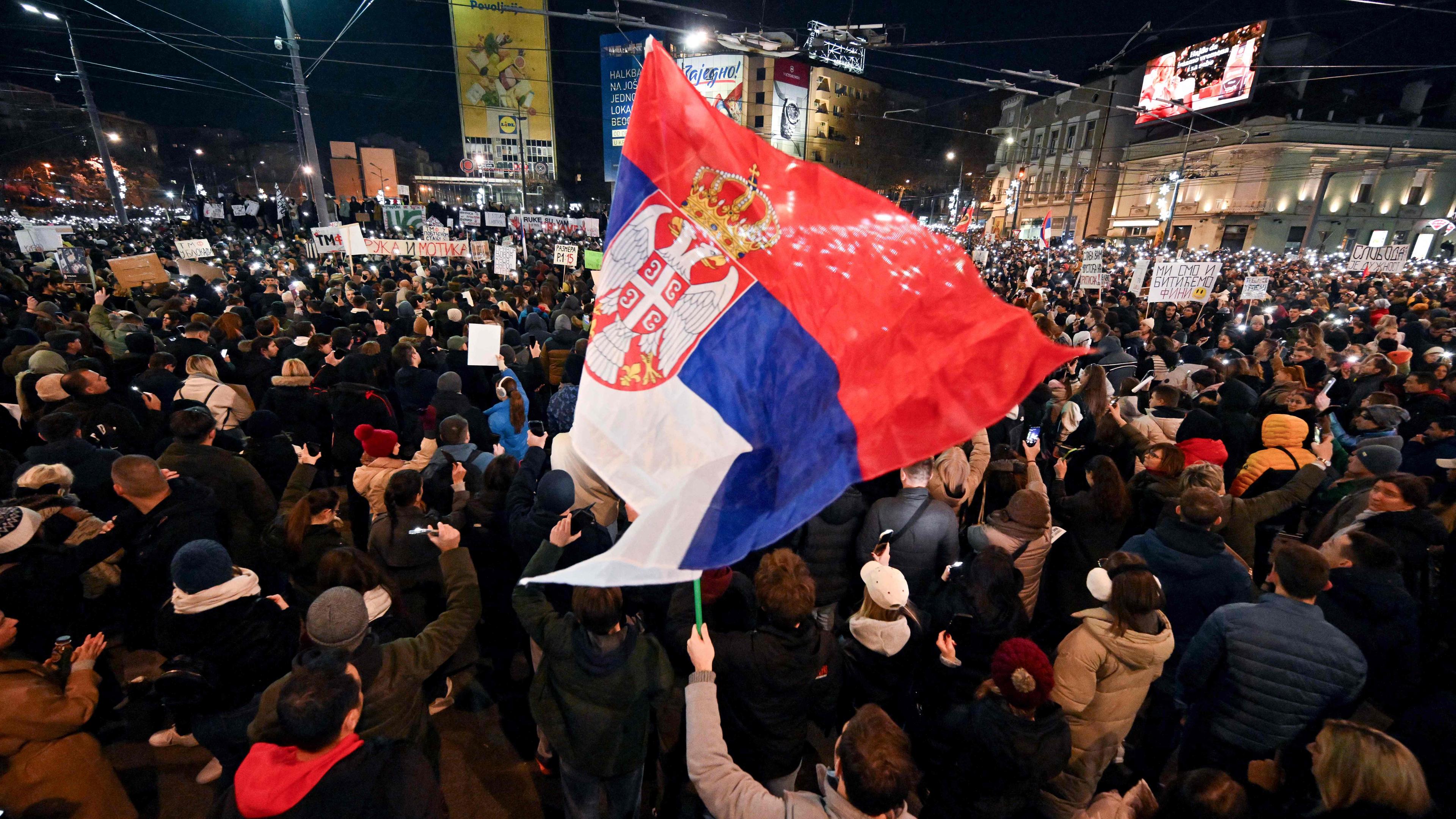 Serbien: Proteste gegen Vucic