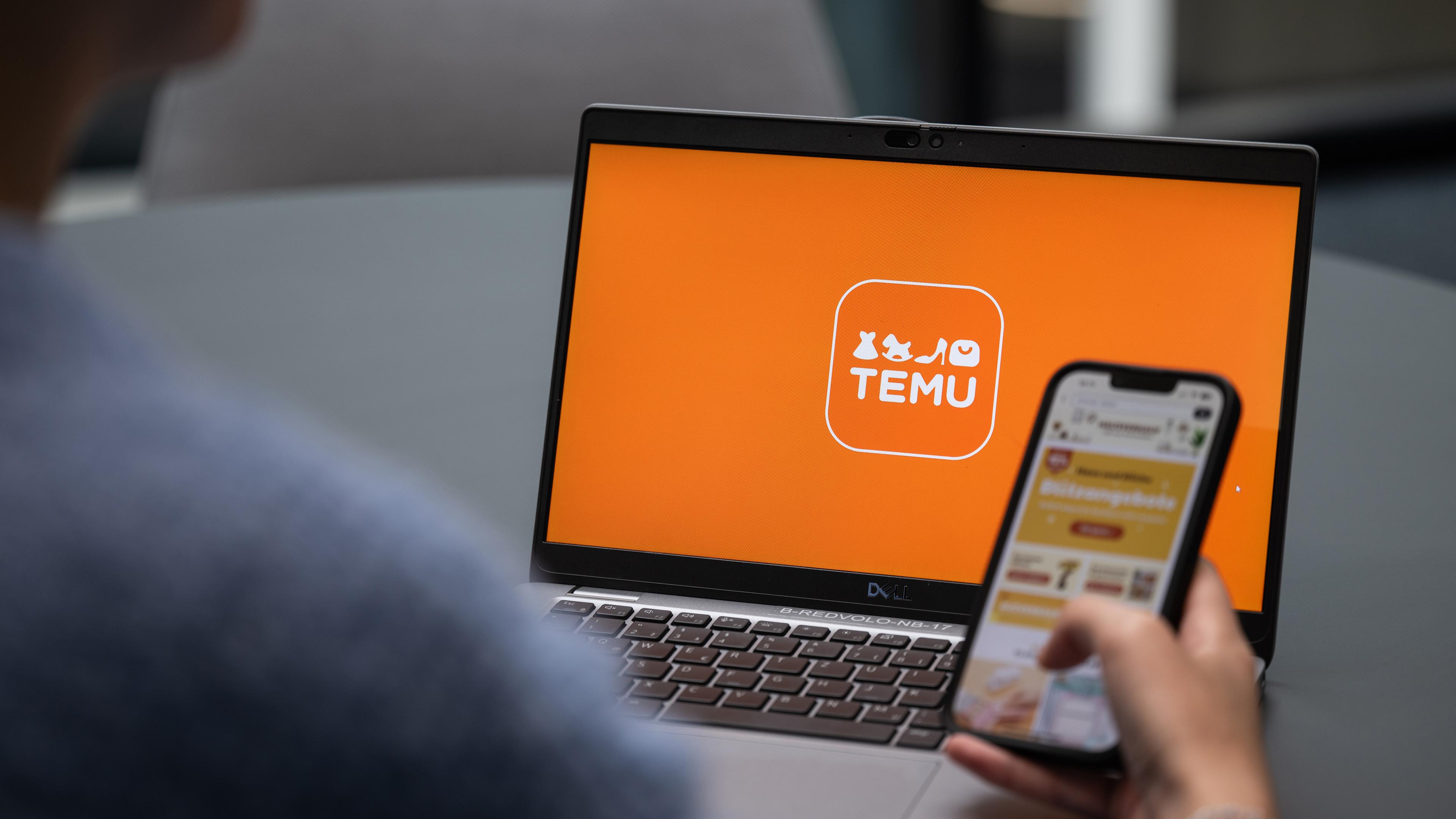 Symbolbild: Blick auf einen Laptop mit dem Logo der App Temu (gestellte Szene)