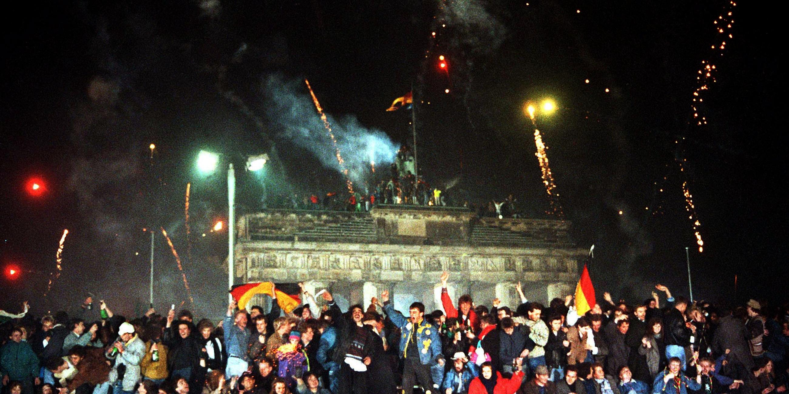 Silvesterfeier an der Berliner Mauer am 31.12.1989