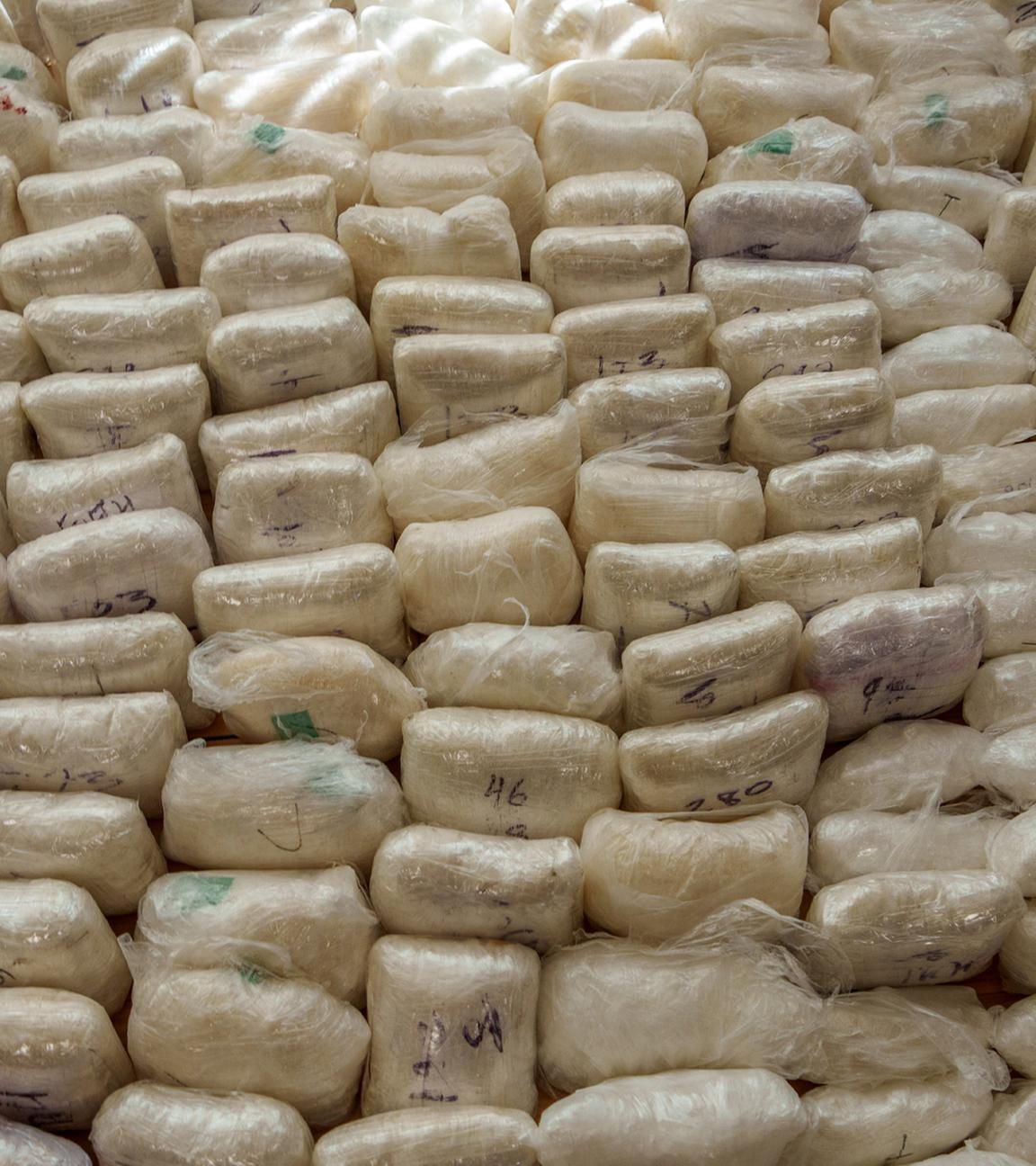 Ein Teil der sichergestellten 1,8 Tonnen Methamphetamin wird am 16.05.2024, in Madrid, ausgestellt.