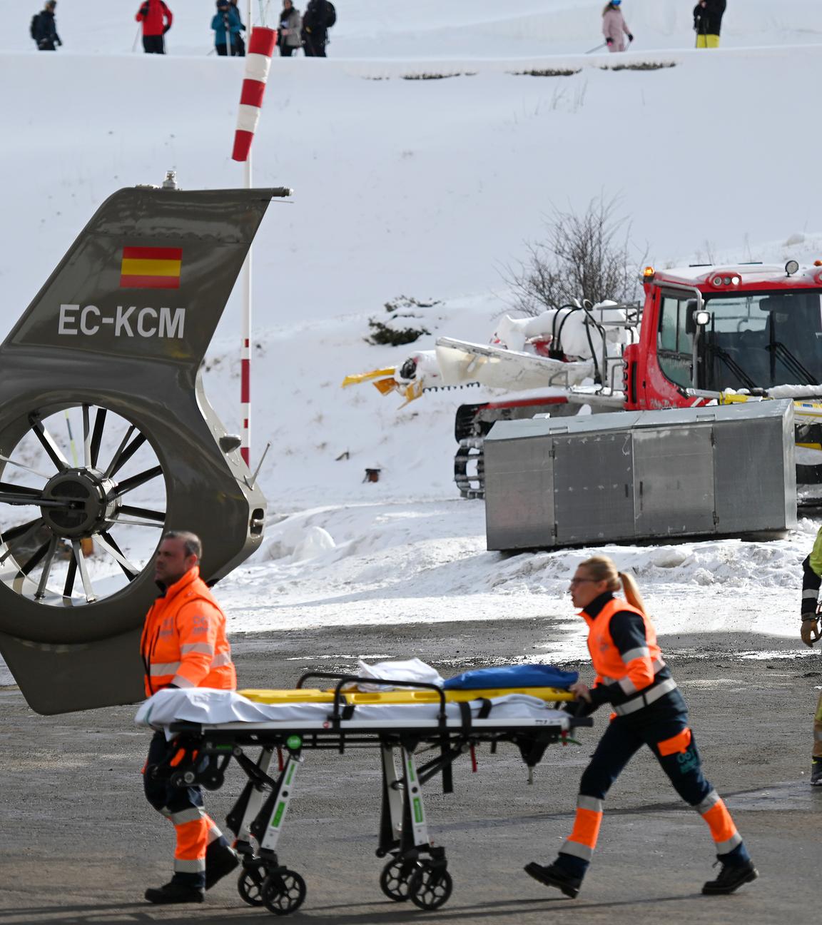 Rettungskräfte sind im Skigebiet Astun im Einsatz, aufgenommen am 18.01.2025