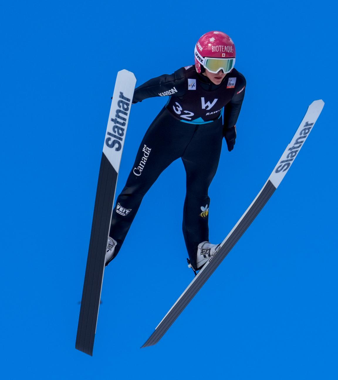 Skispringerin Abigail Strate aus Kanada beim Springen in Oslo