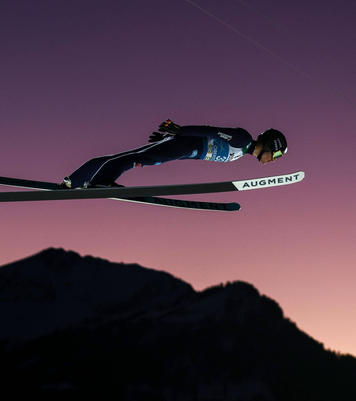 Philipp Raimund springt bei der Vierschanzentournee in Oberstdorf